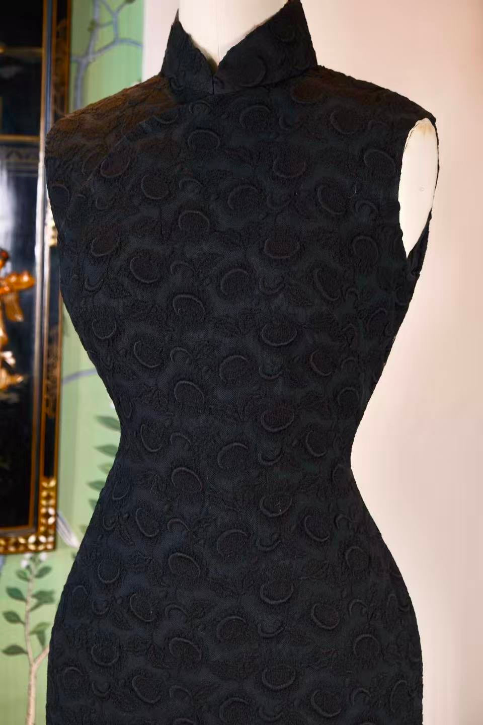 60年代 - 六十年代中期法国蕾丝香港名师剪裁古董旗袍 | 1960s - 1960s Mid-Century Antique Qipao: French Embroidered Lace with Hong Kong Bespoke Tailoring