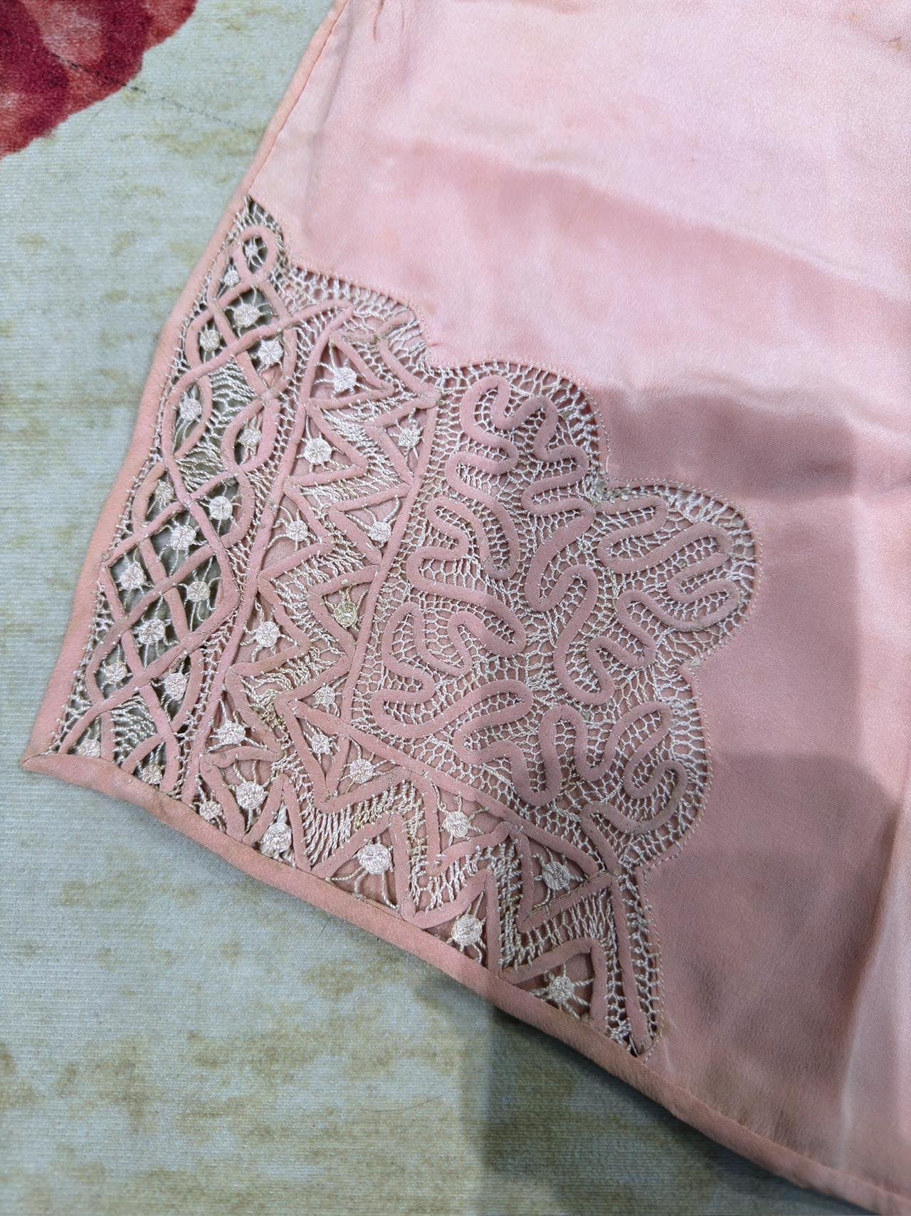 Vintage吊带式衬裙 - 二十世纪三十年代海派摩登肉粉色绸手工镂绣蕾丝衬裙 | Vintage Silk Slip - A 1930s Haipai Modern Flesh-Pink Silk Slip with Hand-Cutwork Lace