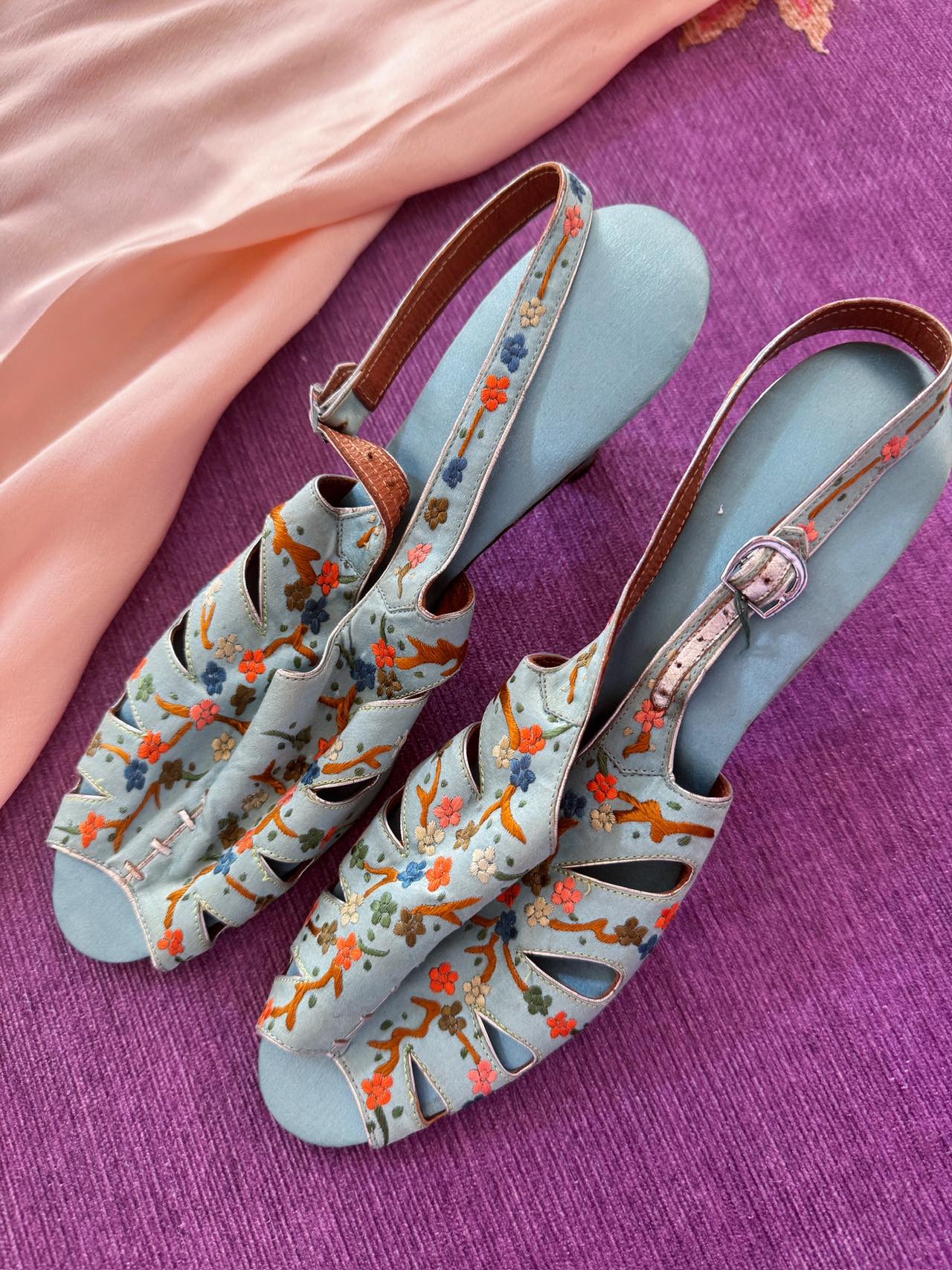 步步生花：三十年代真丝绣花高跟鞋与“足尖上的江南” | Blossoms at Every Step: A Study of 1930s Silk Embroidered High Heels and "Jiangnan on the Tips of the Toes"