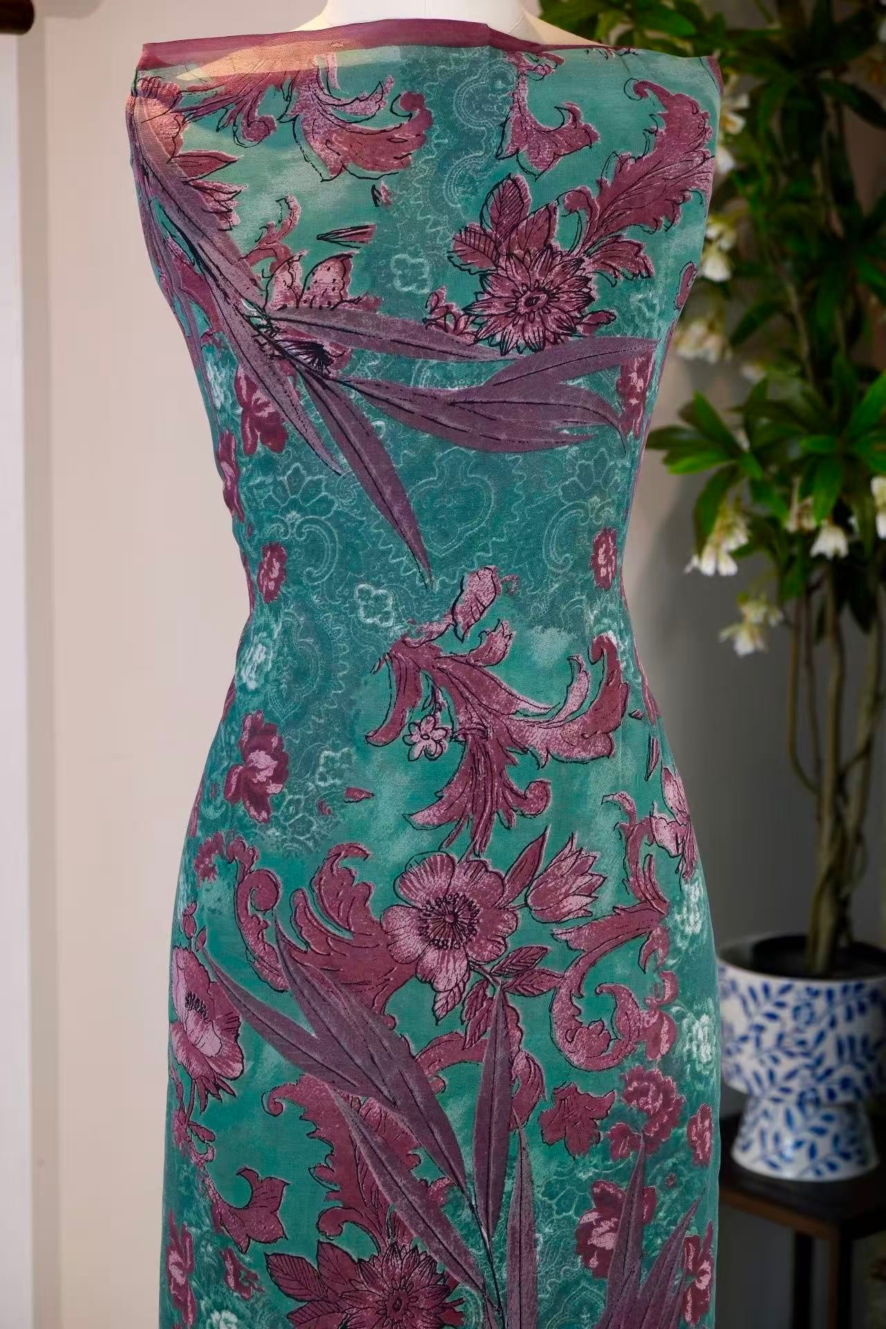 布料名 -《翡冷翠之梦：复古巴洛克藤蔓与暗紫繁花印花真丝绸》| Fabric Name - Dream of Florence: Vintage Baroque Vine and Dark Mauve Floral Printed Silk