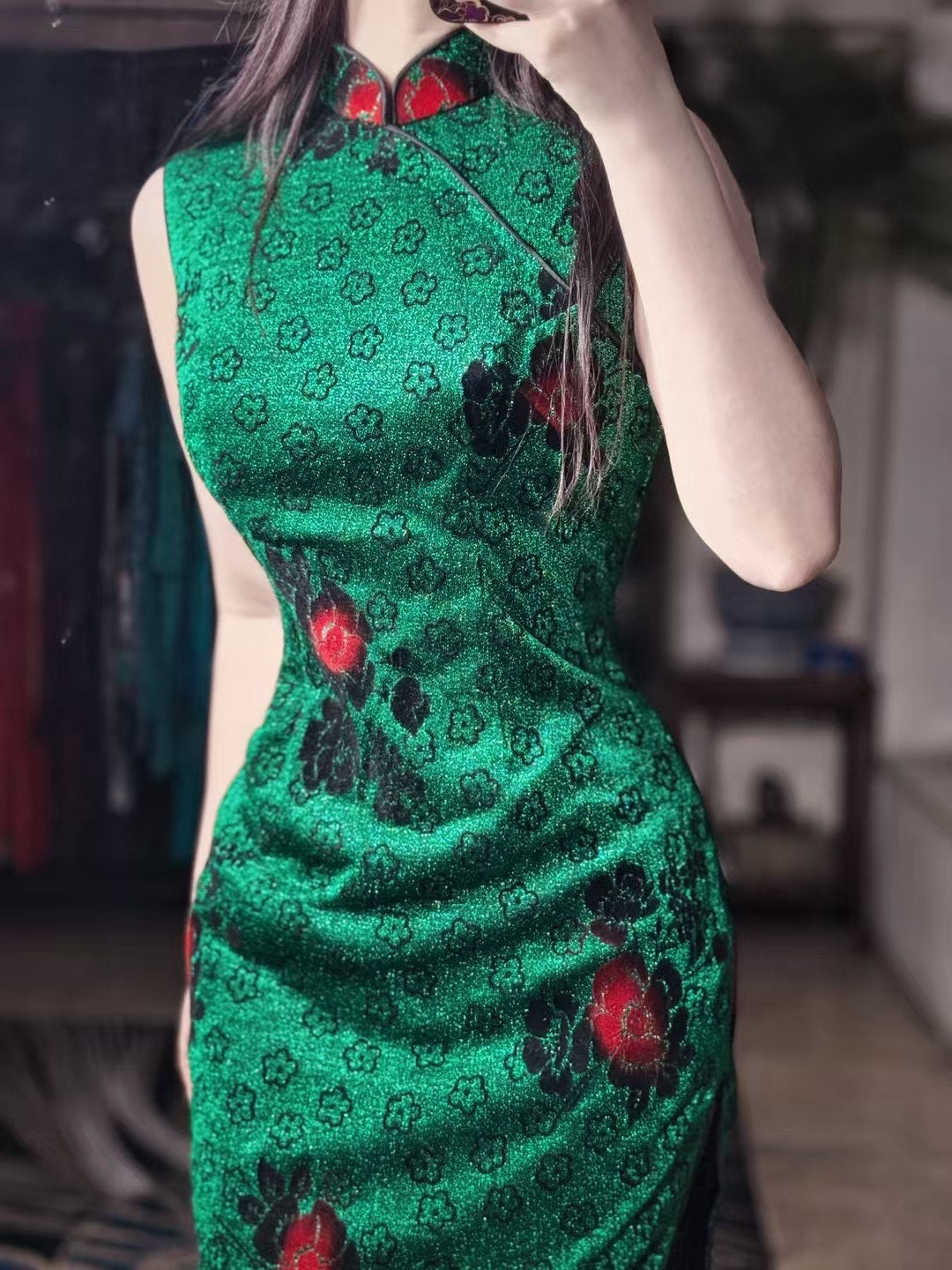 60年代 - 六零年代・影星雙姝：勃艮第織金植絨玫瑰＆祖母綠撞色閃爍織金古董港式旗袍珍藏 / 1960s - The Sixties Starlets Duo: Burgundy Gold-Woven Flocked Rose & Emerald Color-Block Shimmer Antique Hong Kong Qipao Collection