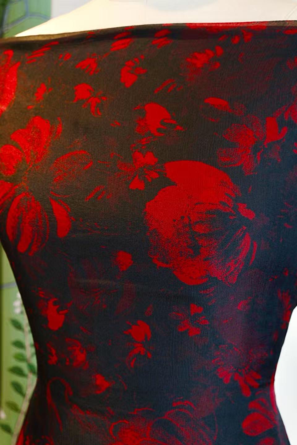 布料名 - 锦时红影 · 墨底朱华 —— 100%桑蚕丝手感印花面料 | Fabric Name - Crimson Echoes in Inky Shadows: Royal Vermillion Floral Print on Premium 100% Mulberry Silk