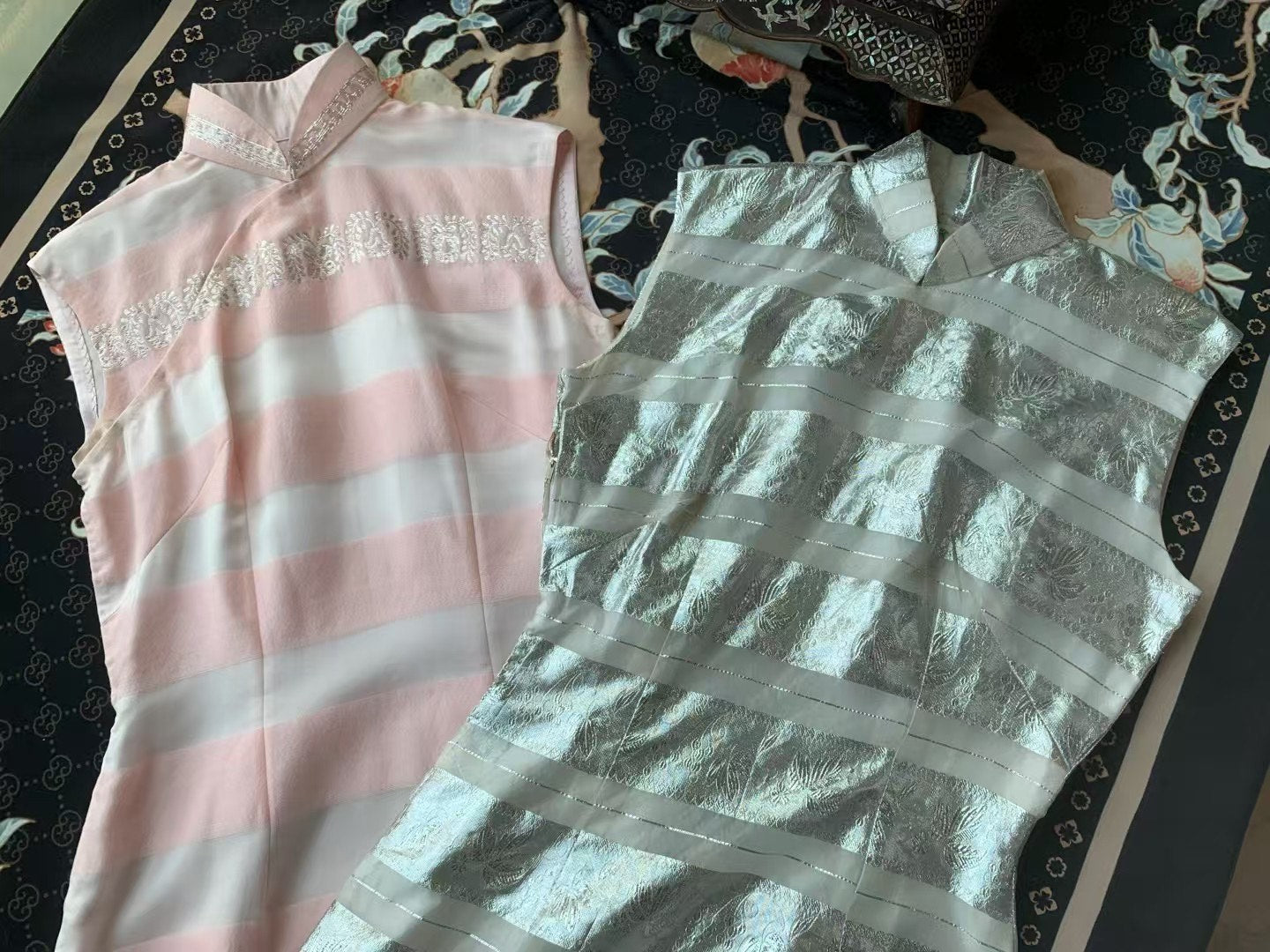 60年代 - 两件邵氏女星 范丽同款的绝美馆藏级姐妹古董袍 / 1960s - Two Exquisite, Museum-Grade Sister Vintage Qipaos in the Style Worn by Shaw Brothers Actress Fan Li.