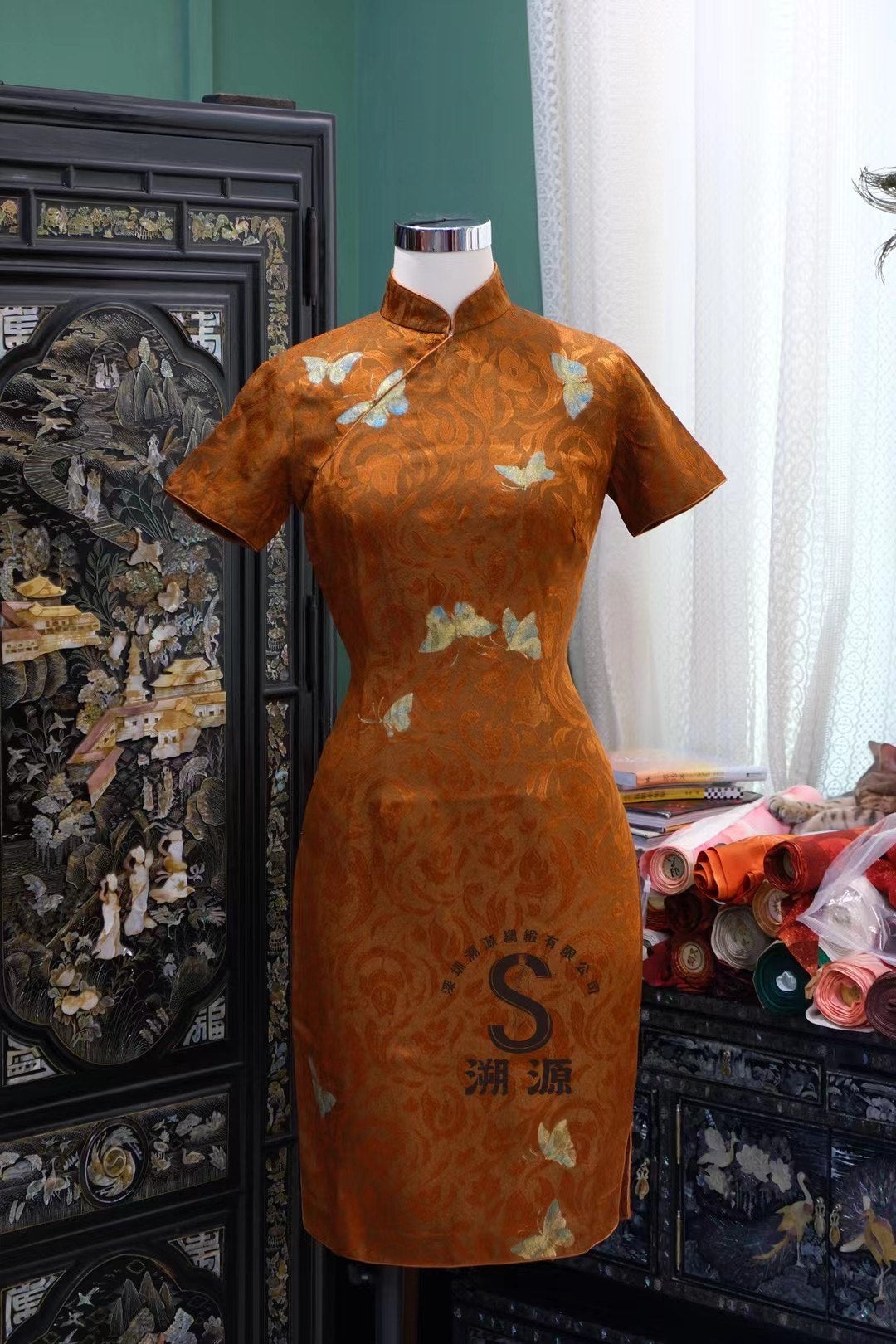 60年代 -【Vintage 古董再生·橘棕织锦】蝴蝶梦境手绘摩登趣味旗袍 | 1960s - 【Vintage Antique Renewal · Russet Brocade】Butterfly Dream Hand-Painted Modern Qipao