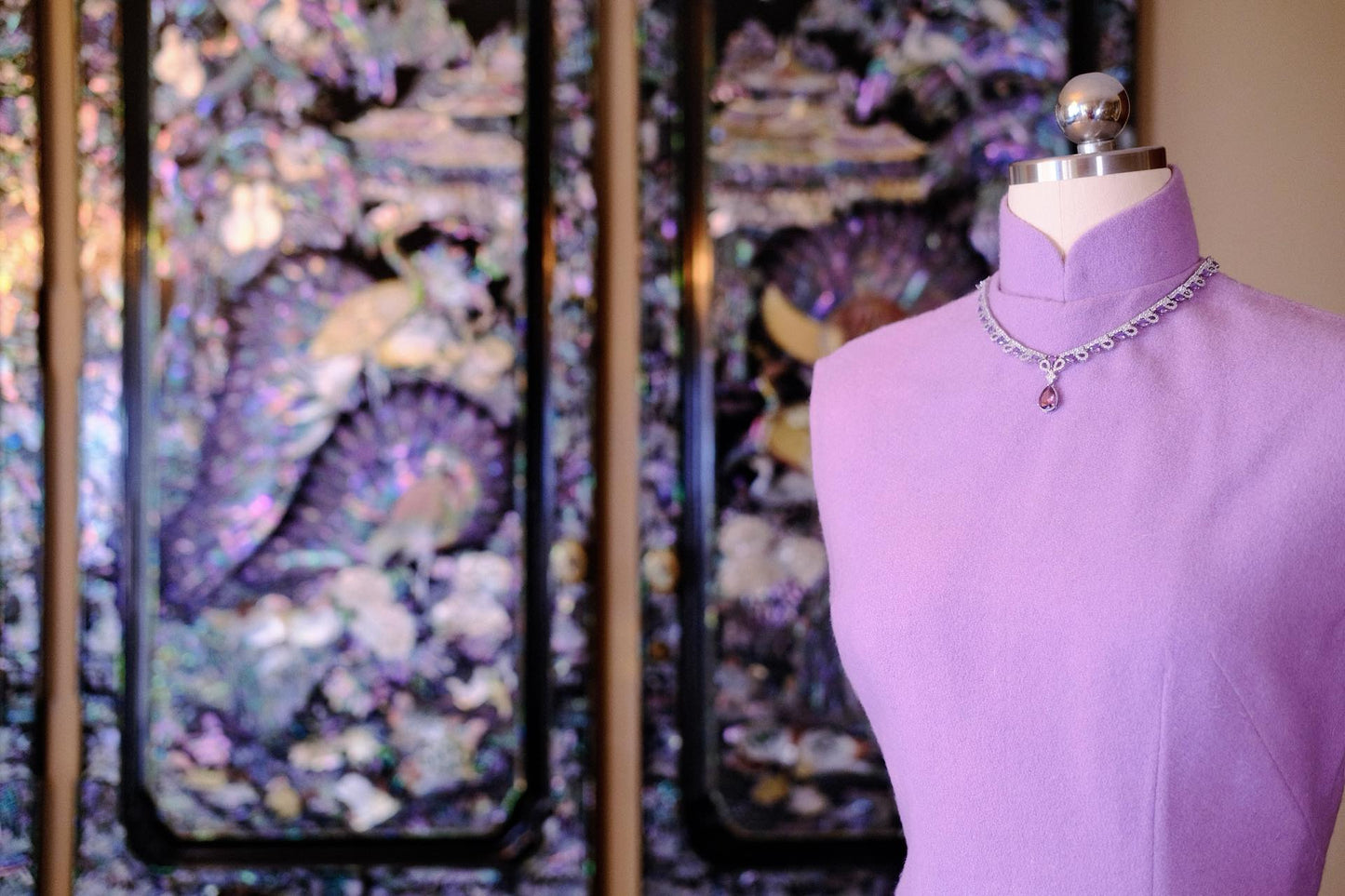60年代 - 紫韵流光：香芋色小山羊绒的优雅叙事 | 1960s - Purple Rhyme and Flowing Light: An Elegant Narrative of Taro-Purple Baby Cashmere
