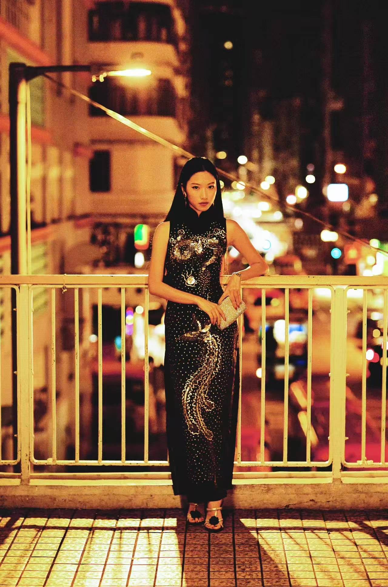 60年代 - 夜霓虹·黑缎银珠潮绣龙凤呈祥古董旗袍 | 1960s - Neon Night: Vintage Cheongsam in Black Satin with Silver Pearl Chao Embroidery of the Dragon & Phoenix