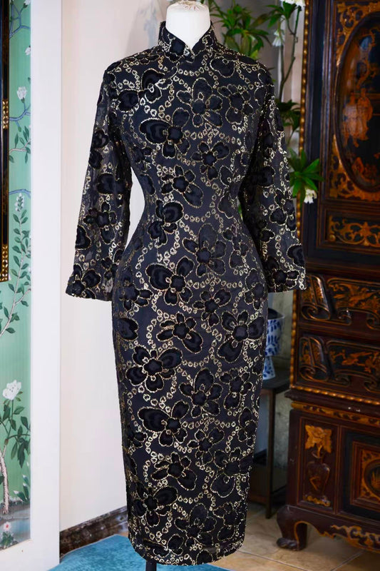 60年代 - 兰襟遗韵：六十年代台湾织金烧花丝绒旗袍考释 | 1960s - The Lingering Charm of Orchid Grace: A Critical Analysis of a 1960s Taiwanese Woven-Gold Devoré Velvet Cheongsam