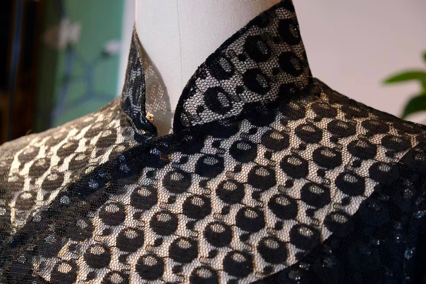 50年代 - 香江旧梦——上世纪五十年代香港Lamè植入金属蕾丝旗袍 | 1950s - A Glimpse of Old Hong Kong: The Eternal Poem of the 1950s Lamé and Metal Lace Cheongsam