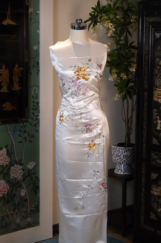 60年代 -「如梦花月」幻彩亮片刺绣真丝旗袍面料 | 1960s - "Dreamlike Bloom" Shimmering Sequin Embroidered Silk Qipao Fabic