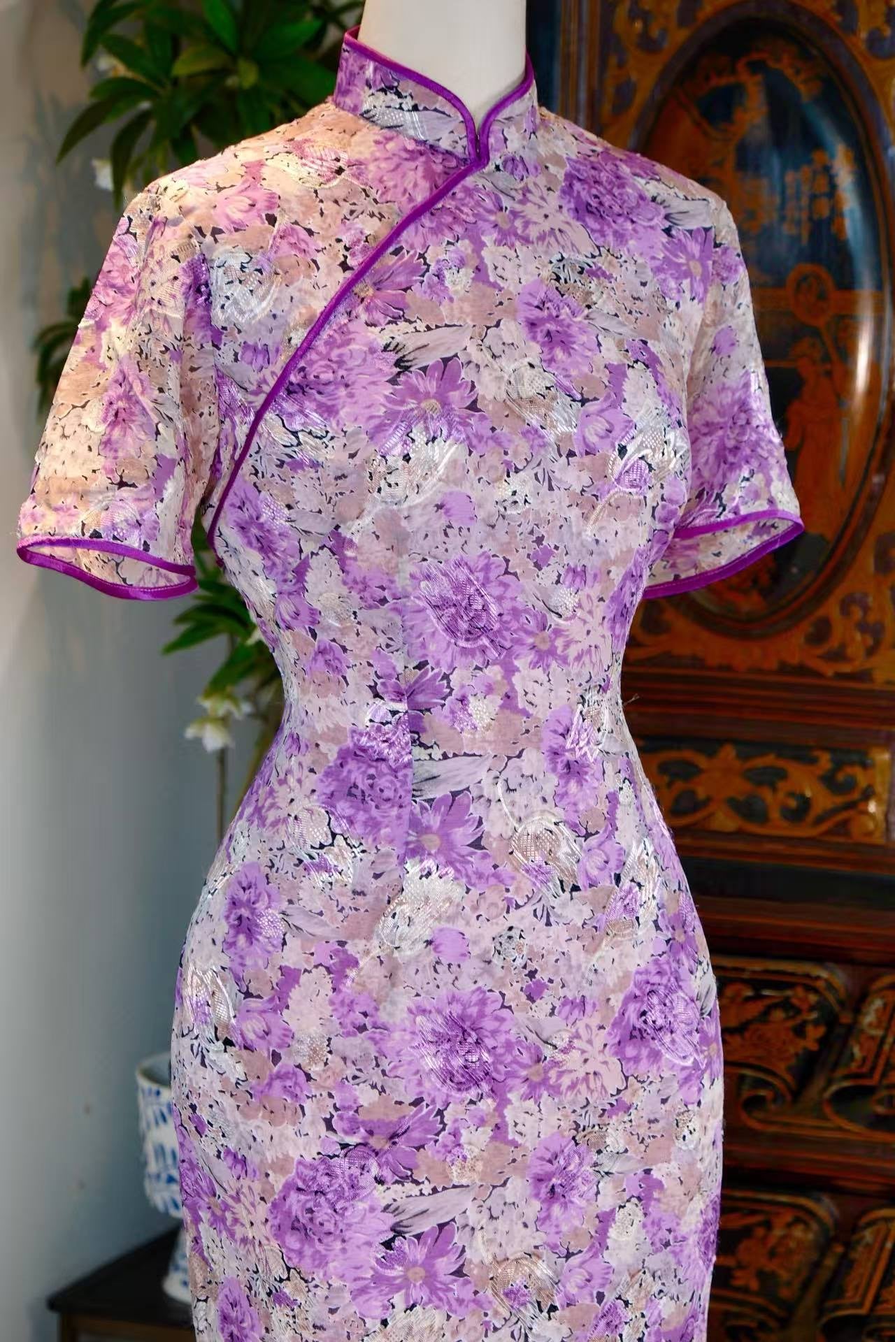 60年代 - 星点落英·六十年代台湾雪纺提花银线郁金香暗纹古董旗袍 | 1960s - Stardust Petals: A 1960s Taiwanese Vintage Cheongsam with Chiffon Jacquard, Silver-Thread Tulip Motif