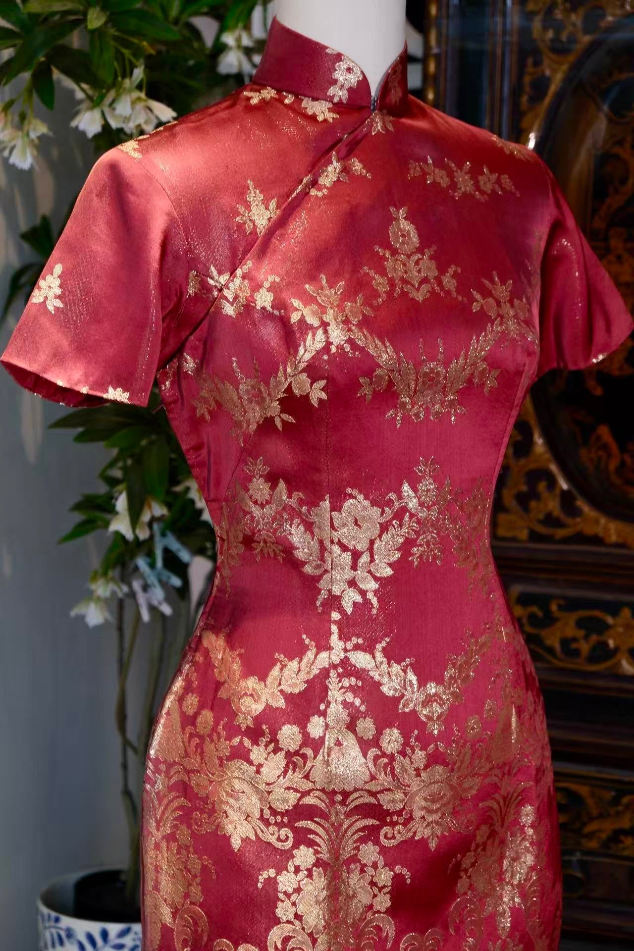 50年代 - 上世纪五十年代香港织金提花缎巴洛克旗袍 |  1950s - A Fifties Hong Kong Brocade Baroque Cheongsam (Qipao)