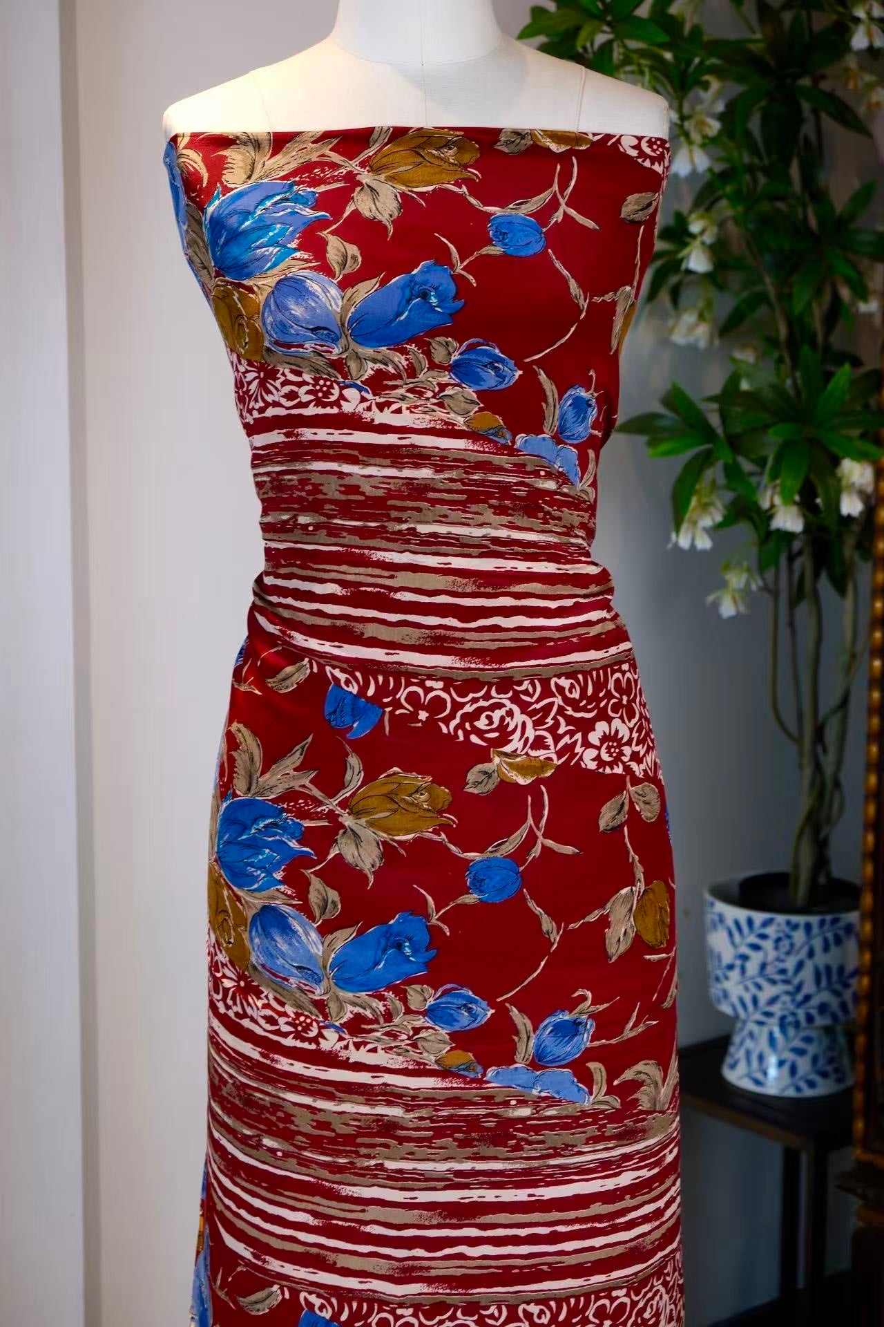 布料名 - 《朱砂入梦 · 蓝调繁花系列》—— 真丝双绉上的复古东方幻境 | Fabric Name - Cinnabar Dream: The Azure Bloom Collection — A Retro Oriental Fantasy on Pure Silk