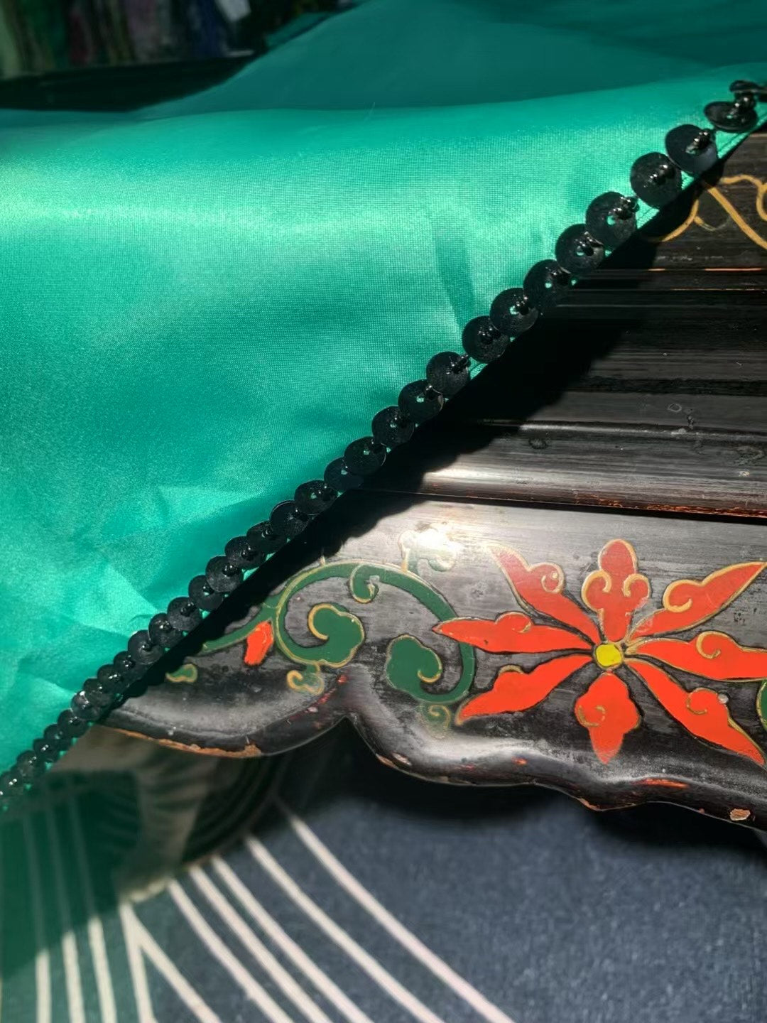 60年代 -【馆藏级】流光溢彩宝石绿 钉珠亮片绲边 曳地花瓶版型 贵雅旗袍礼服 | 1960s - "Museum-Quality" Glistening Jewel-Toned Emerald Green Qipao Gown with Beaded Sequin Embroidery, Piping Trim, and Floor-Length "Vase" Silhouette