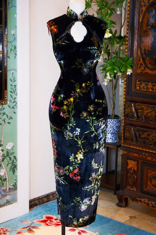 客定结缘 -  《金缕流光·幻境霓裳》：当代先锋艺术视野下的私享高级定制 —— 甄选 Ruffo Coli 顶级真丝天鹅绒，重塑东方神韵| Customized Design - "Golden Glaze · Ethereal Raiment": A Masterpiece of Private Bespoke Under a Vanguard Artistic Vision — Featuring Ruffo Coli Heavy Silk Velvet