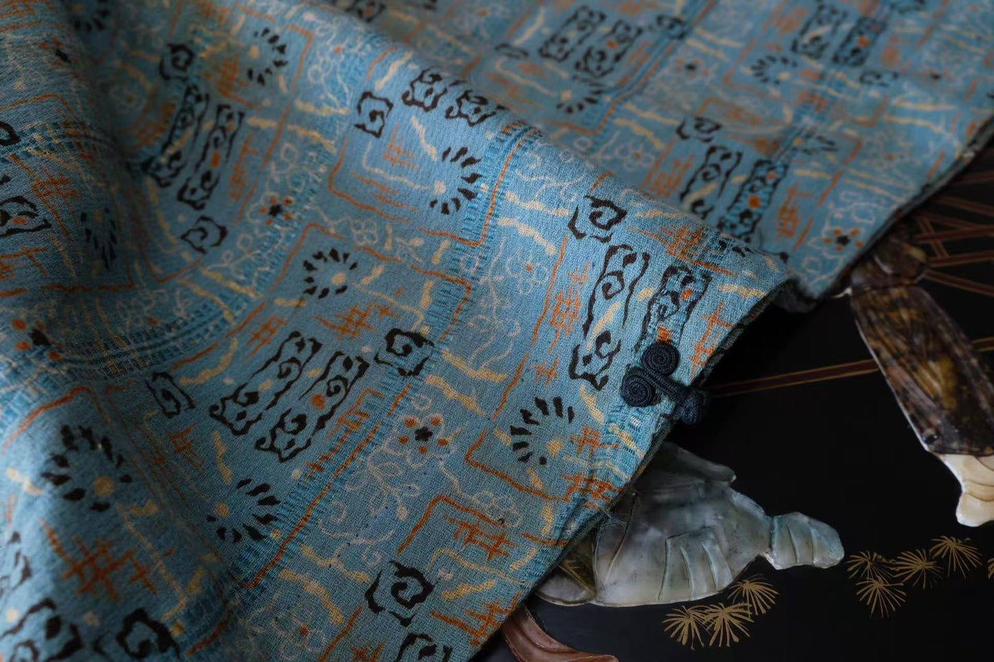 20年代 - 上世纪二十年代喷绘印花提花倒大袖古董旗袍 | 1920s - 1920s Antique Qipao with Spray-Print, Jacquard, and Bell Sleeves