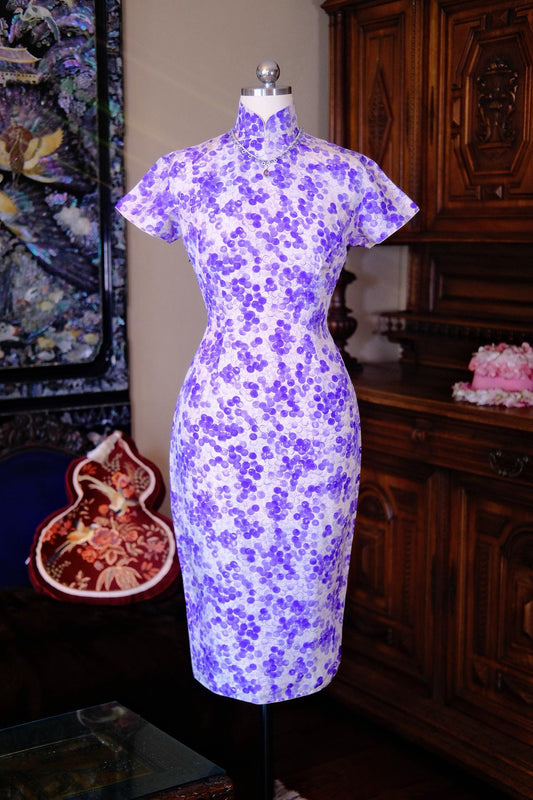 50年代 - 紫雾花影：真丝上的浪漫诗行 | 1950s - Purple Mist and Floral Shadows: A Romantic Poem Rendered on Fine Silk