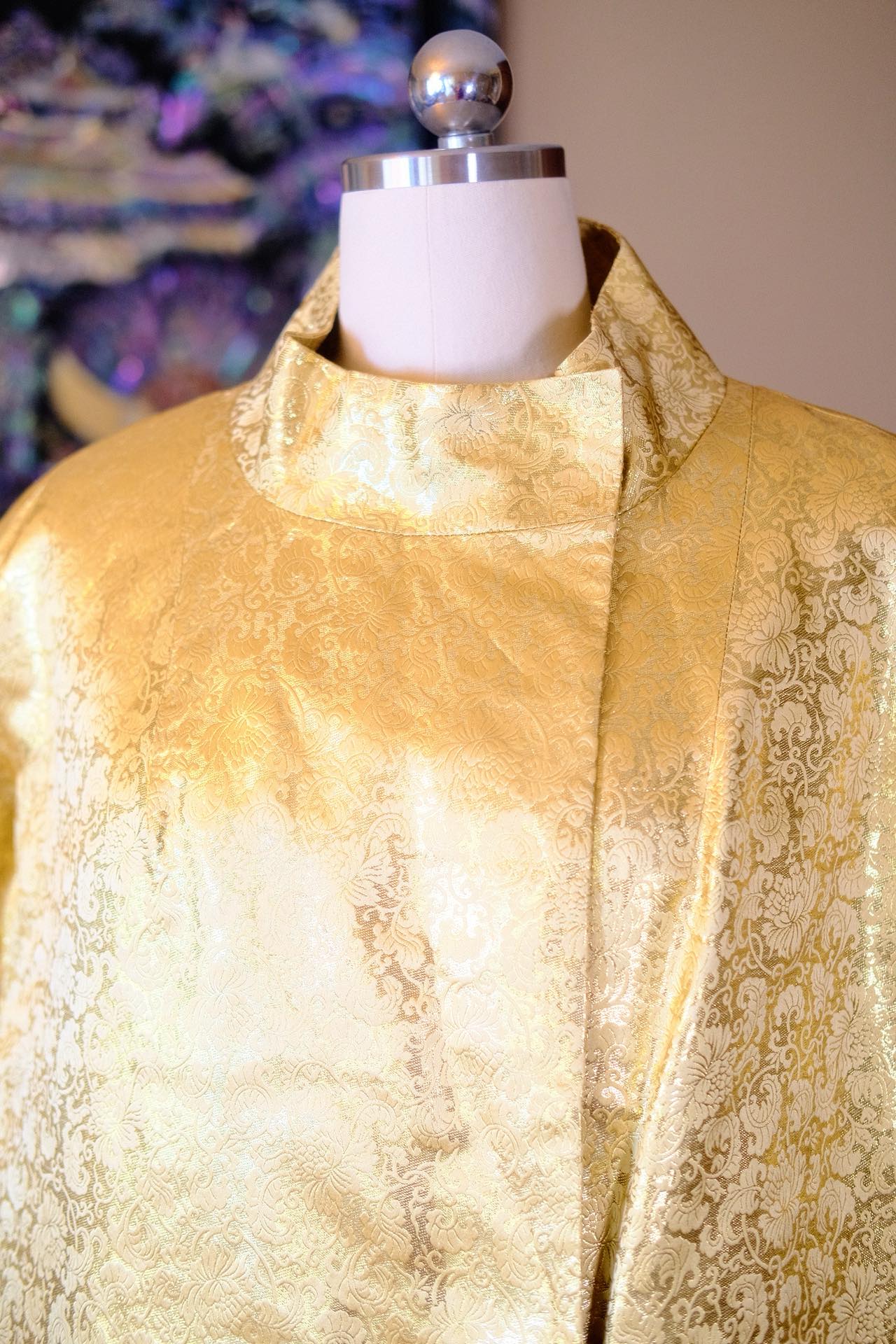 六十年代意大利织金提花三件套：Woo女士的黄金时代华章 | 1960s Italian Gold-Weft Jacquard Three-Piece Set: Ms. Woo’s Anthem of the Gilded Era