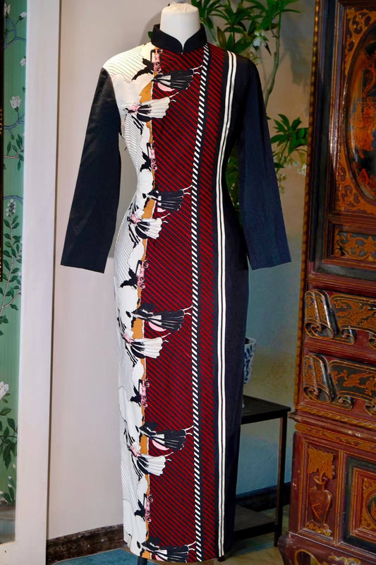 60年代 - 几何韵律·红黑斜纹双裙小姐台湾古董旗袍 | 1960s - Geometric Rhythm: Vintage Taiwanese Cheongsam with Red-Black Diagonal Stripes and "Two-Skirted Lady" Motif