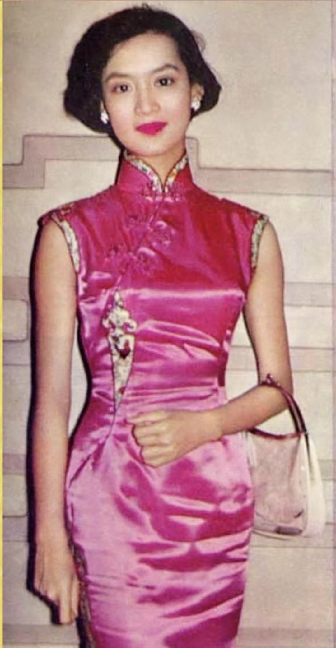 60年代 - 《玫瑰缎影：珠绣海棠醉流年》| 1960s -  "The Rosy Satin Dream: Beaded Begonia Cheongsam"