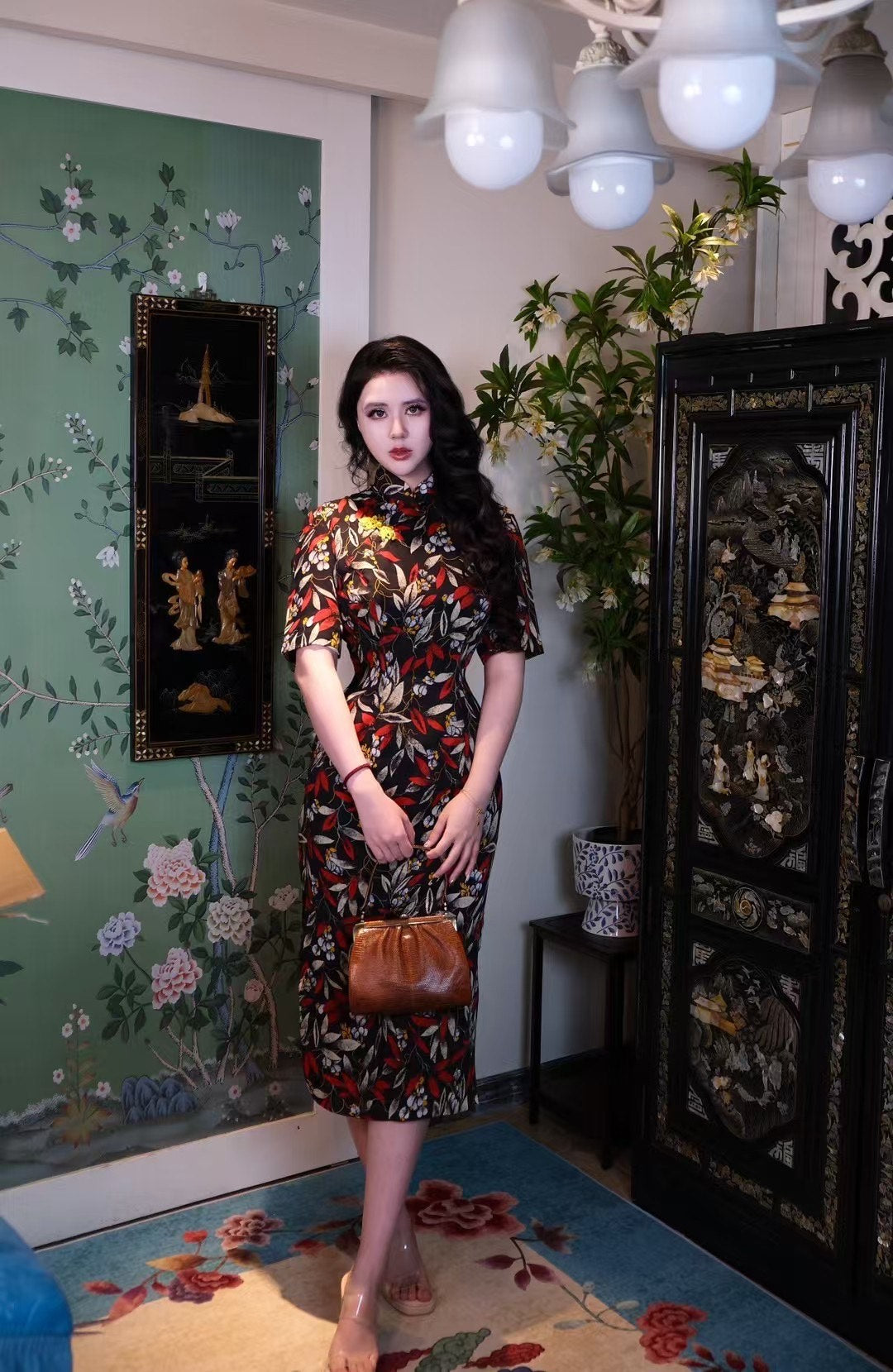 50年代 - 「夜闌香頌・緋葉流光」：復古黑底紅葉印花絲絨旗袍 | 1950s - "Nocturne's Scented Aria・Crimson Leaves' Luster": Retro Black-Based Red-Leaf Floral Velvet Cheongsam (Qipao)