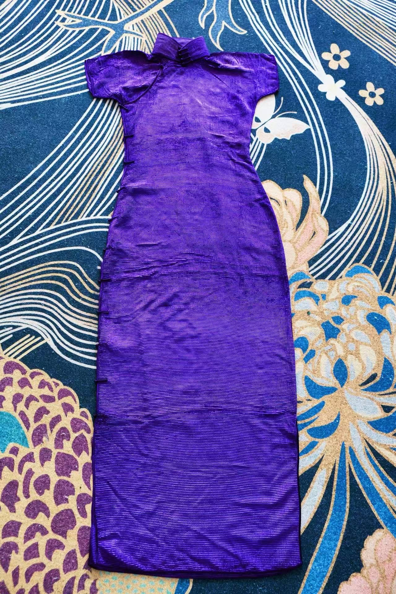 30年代 - 电光紫灯芯绒曳地旗袍：三十年代末的摩登谶语 | 1930s - Electric Purple Corduroy Floor-Length Cheongsam: A Modern Prophecy of the Late 1930s