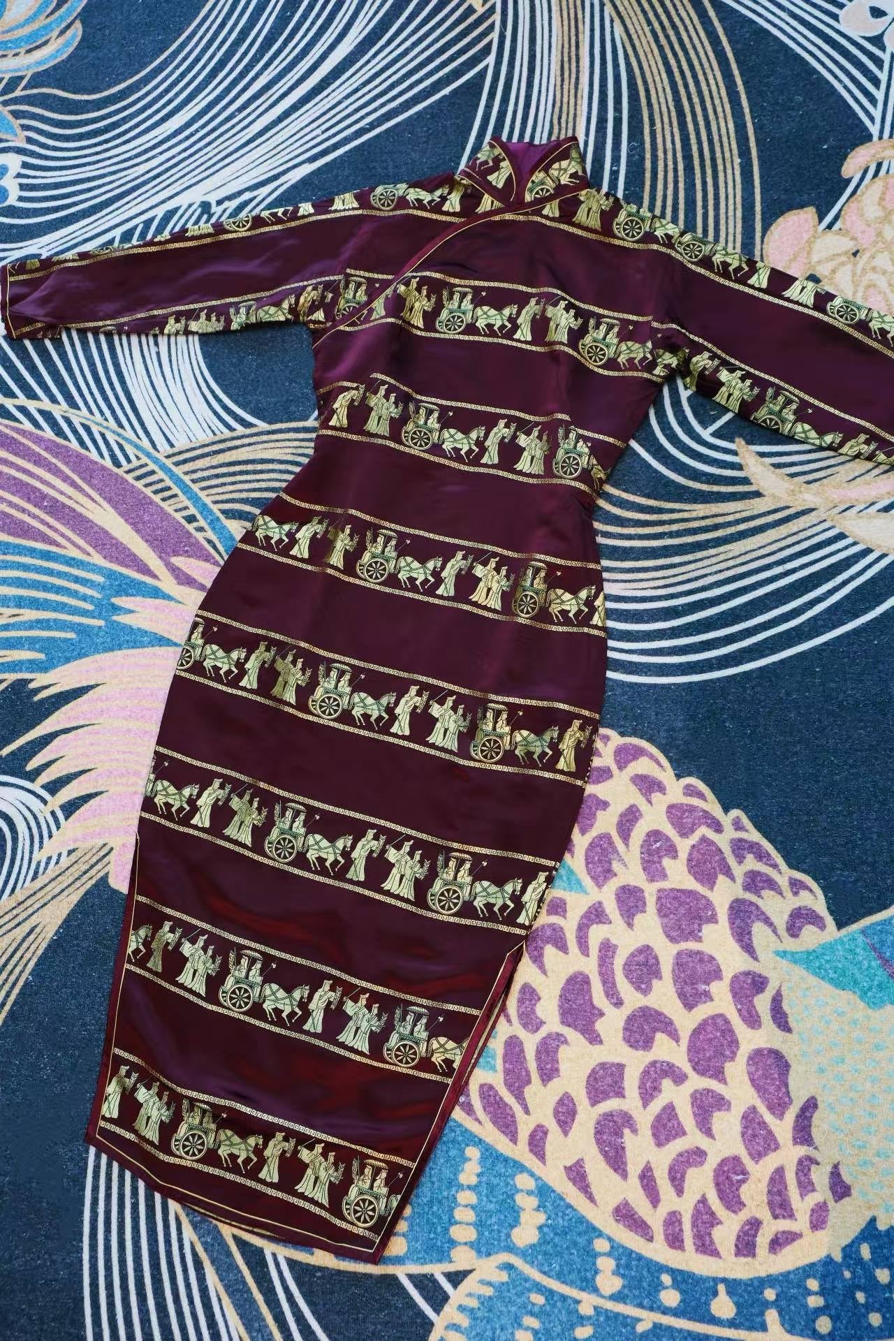 40年代 - 紫魅惊鸿·1940年代海派酒红织锦提花金线车马出行图古董旗袍 | 1940s - Purple Glamour & Startled Swan: A Late 1940s Shanghai-Style Wine Red Brocade Cheongsam with Gold-Woven Chariot Procession