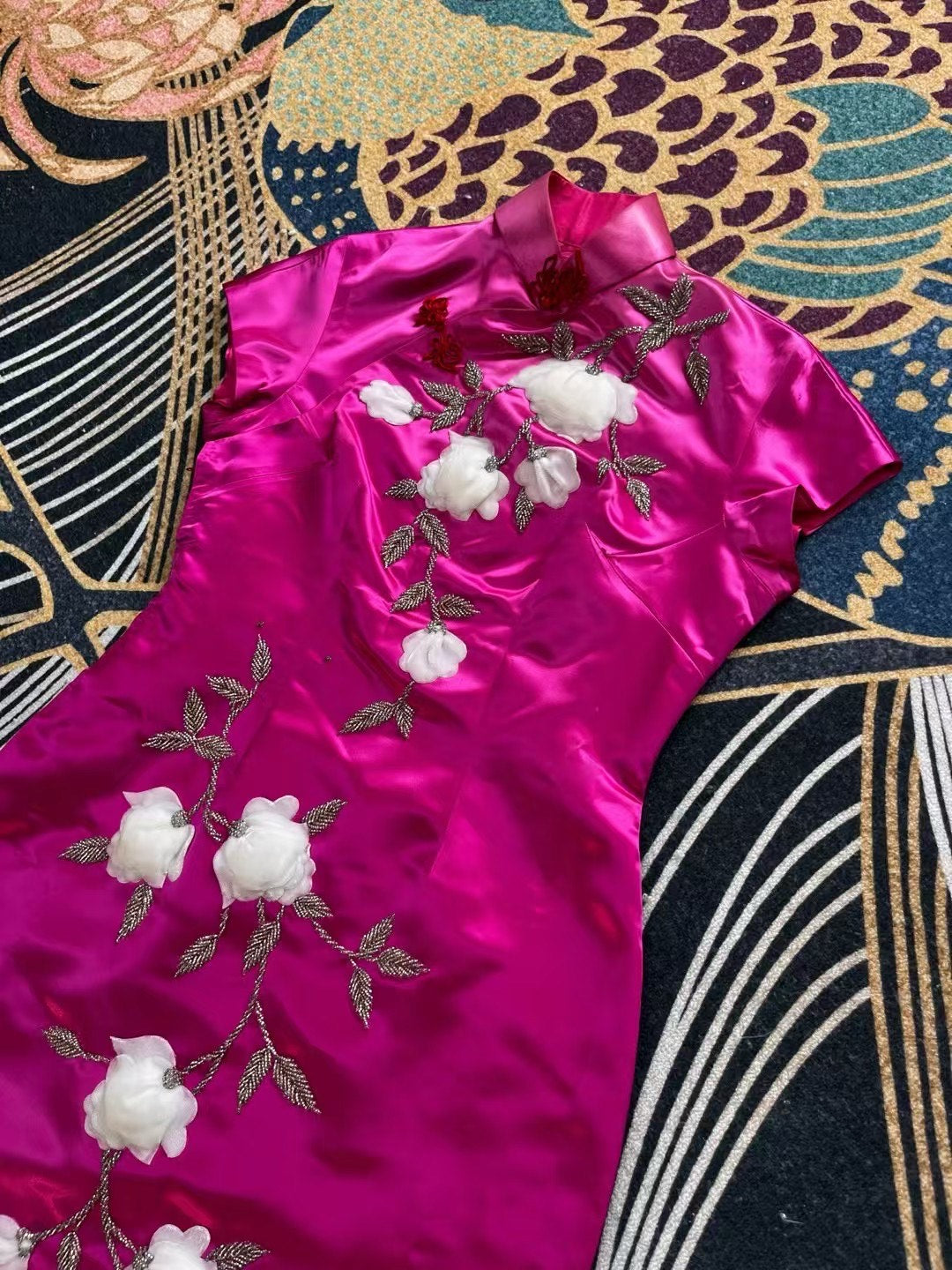 60年代 - 《玫瑰缎影：珠绣海棠醉流年》| 1960s -  "The Rosy Satin Dream: Beaded Begonia Cheongsam"