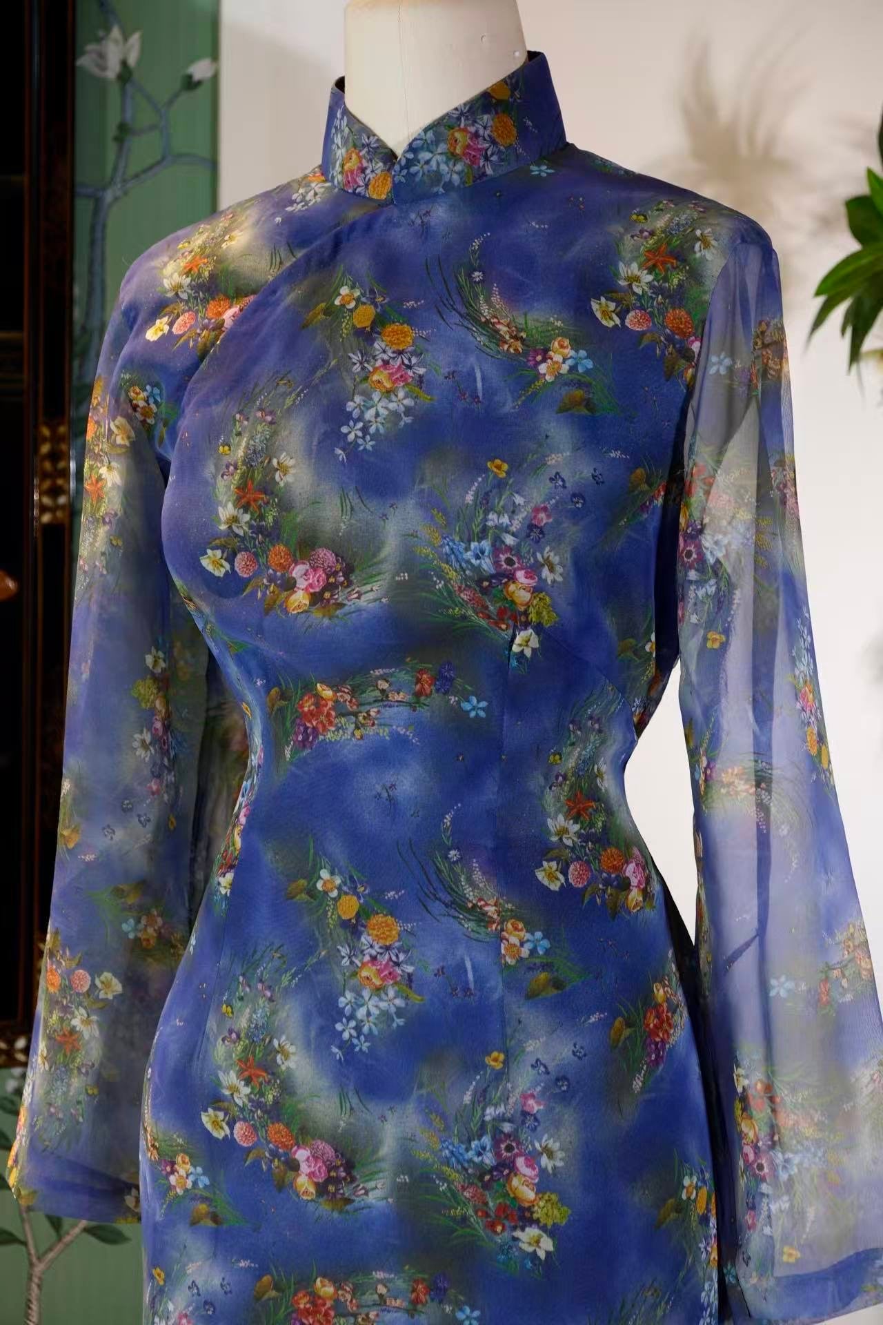 60年代 -《仲夏夜之梦》——六十年代香港产油画印花雪纺古董旗袍 | 1960s - A Midsummer Night's Dream: A 1960s Hong Kong Oil-Painting Print Chiffon Antique Qipao