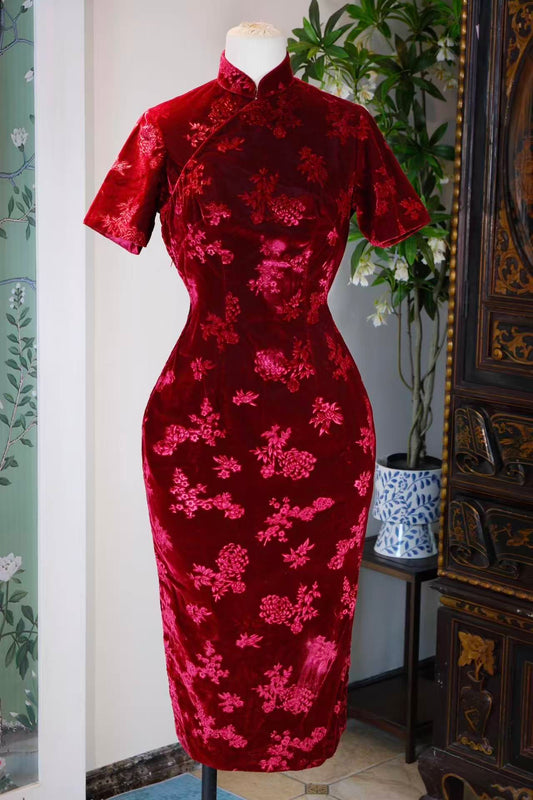 60年代 - 六十年代台湾产压花丝绒古董旗袍：时光雕琢的东方美学 | 1960s - 1960s Taiwanese Embossed Velvet Antique Qipao: Oriental Aesthetics Sculpted by Time