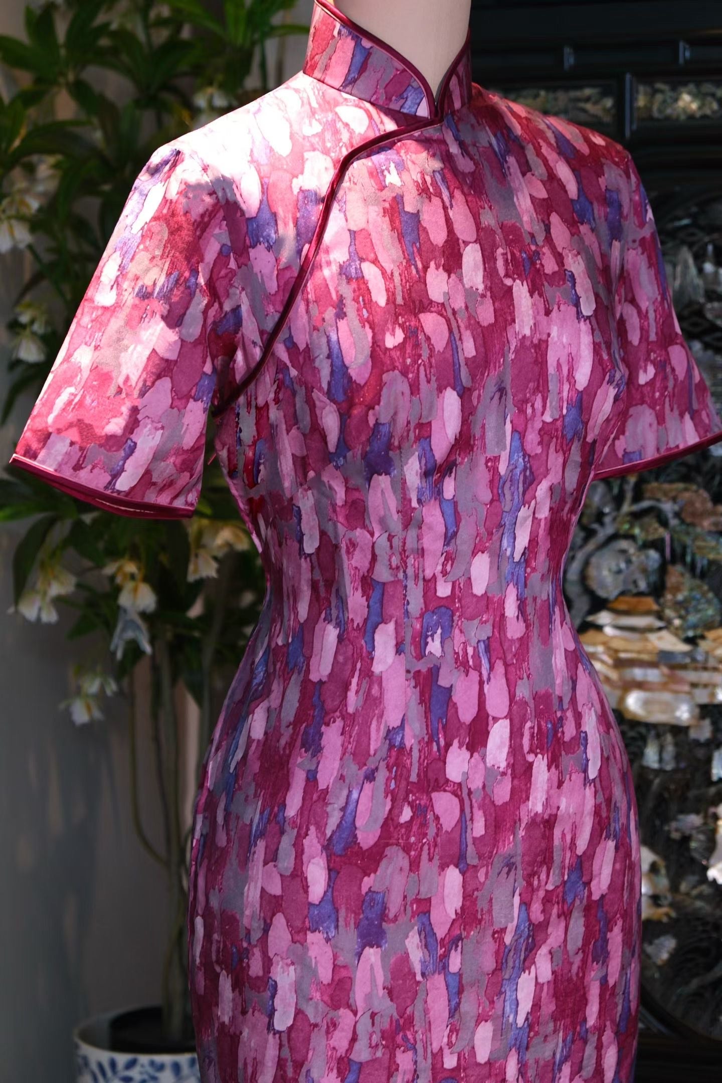 50年代 - 「抽象表现」：一九五零年代抽象油画风格古董港式旗袍，流动的现代艺术画布 / 1950s - "Abstract Expression": A 1950s Hong Kong Vintage Qipao in Abstract Oil Painting Style, A Canvas of Modern Art