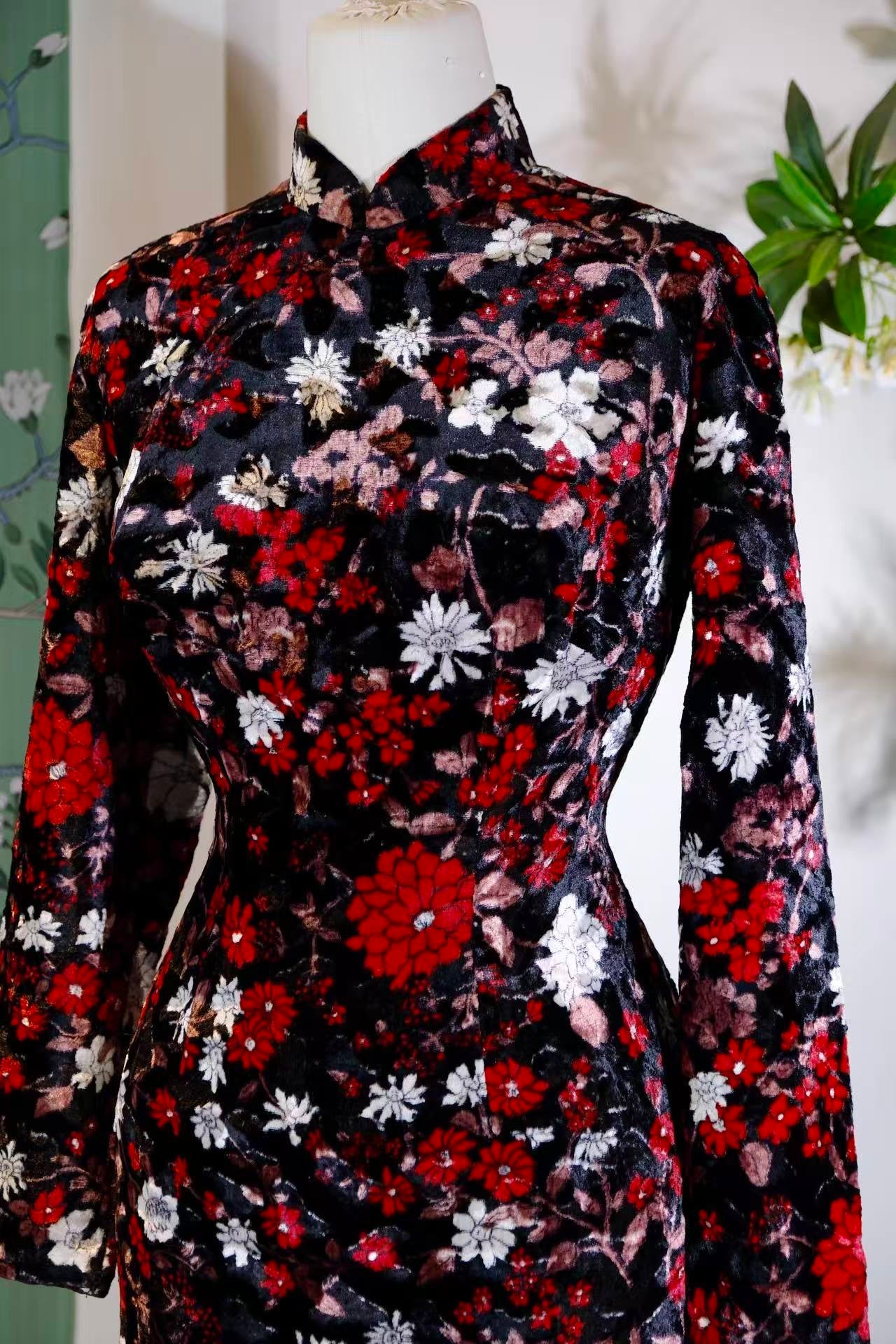 60年代 -《暗香盈袖：六十年代香港金丝绒印花旗袍》| 1960s - Fragrance Fills the Sleeves: A 1960s Hong Kong Velvet Print Antique Qipao