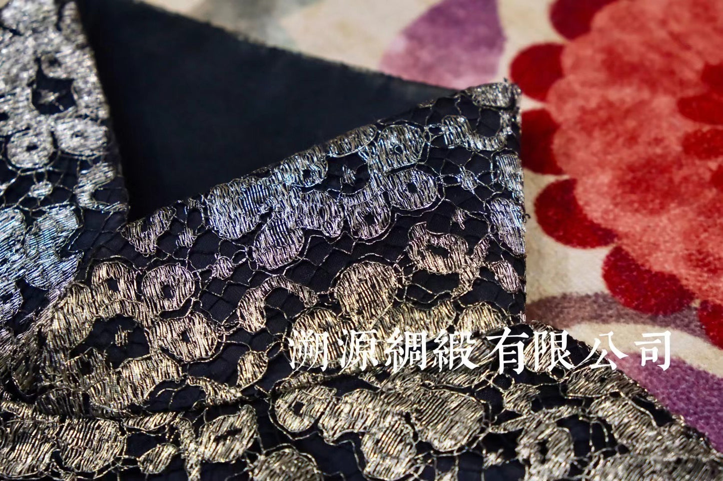 50年代 - 暗夜金银·复古金属蕾丝花影短袖旗袍 | 1950s - "Midnight Filigree" - Vintage Metallic Lace Floral Brocade Short-Sleeve Qipao