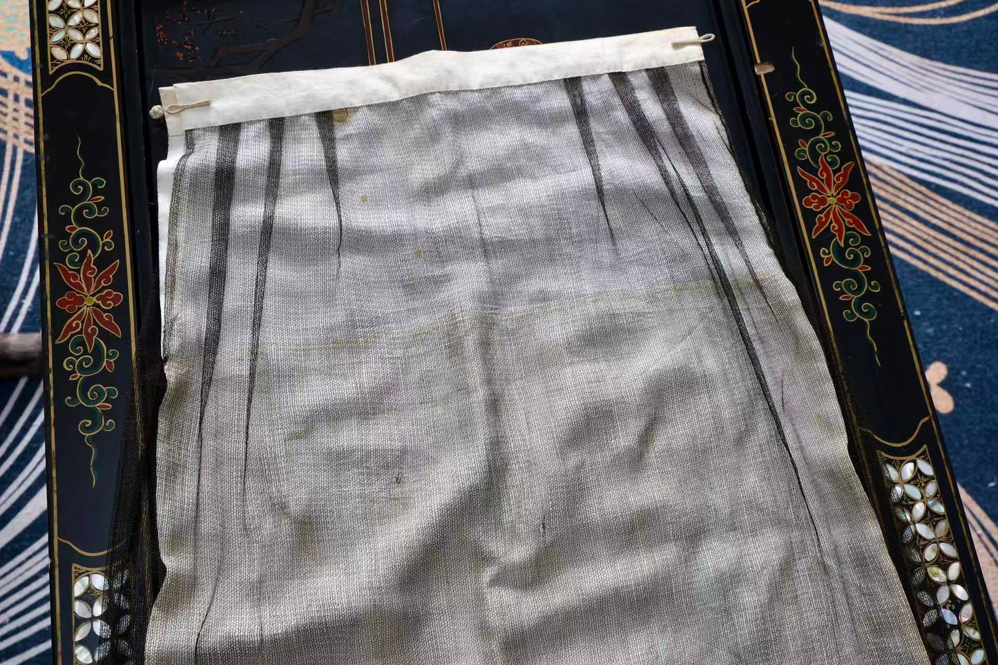 20年代 - 二十世紀 20 年代新藝術風格燒花絲絨上衣配手工法國蕾絲筒裙套裝 | 1920s - 1920s Art Nouveau Devoré Velvet Top and Handmade French Lace Column Skirt Set