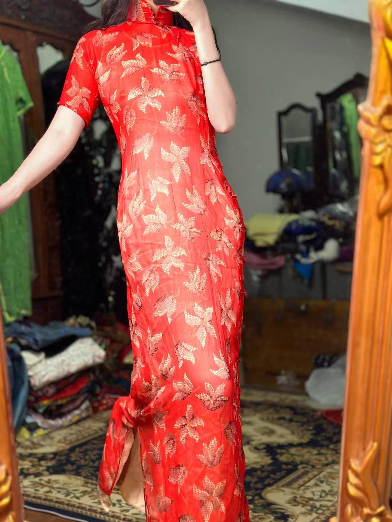 30年代 - 三十年代Art Deco郁金香纹乔其薄纱旗袍：海派摩登的流动诗篇 | 1930s - 1930s Art Deco Tulip-Patterned Georgette Chiffon Qipao: A Fluid Poem of Haipai Modernity