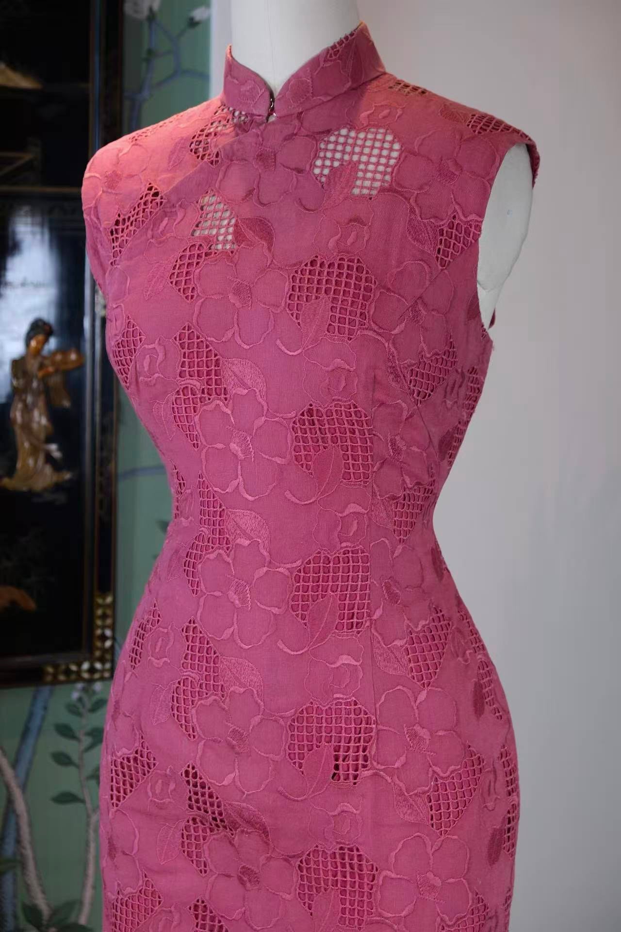 60年代 - 蕾丝锁边春色：六十年代港产古董旗袍的织绣美学 | 1960s - Lace-Hemmed Springtime: The Weaving Aesthetics of 1960s Hong Kong Antique Qipao