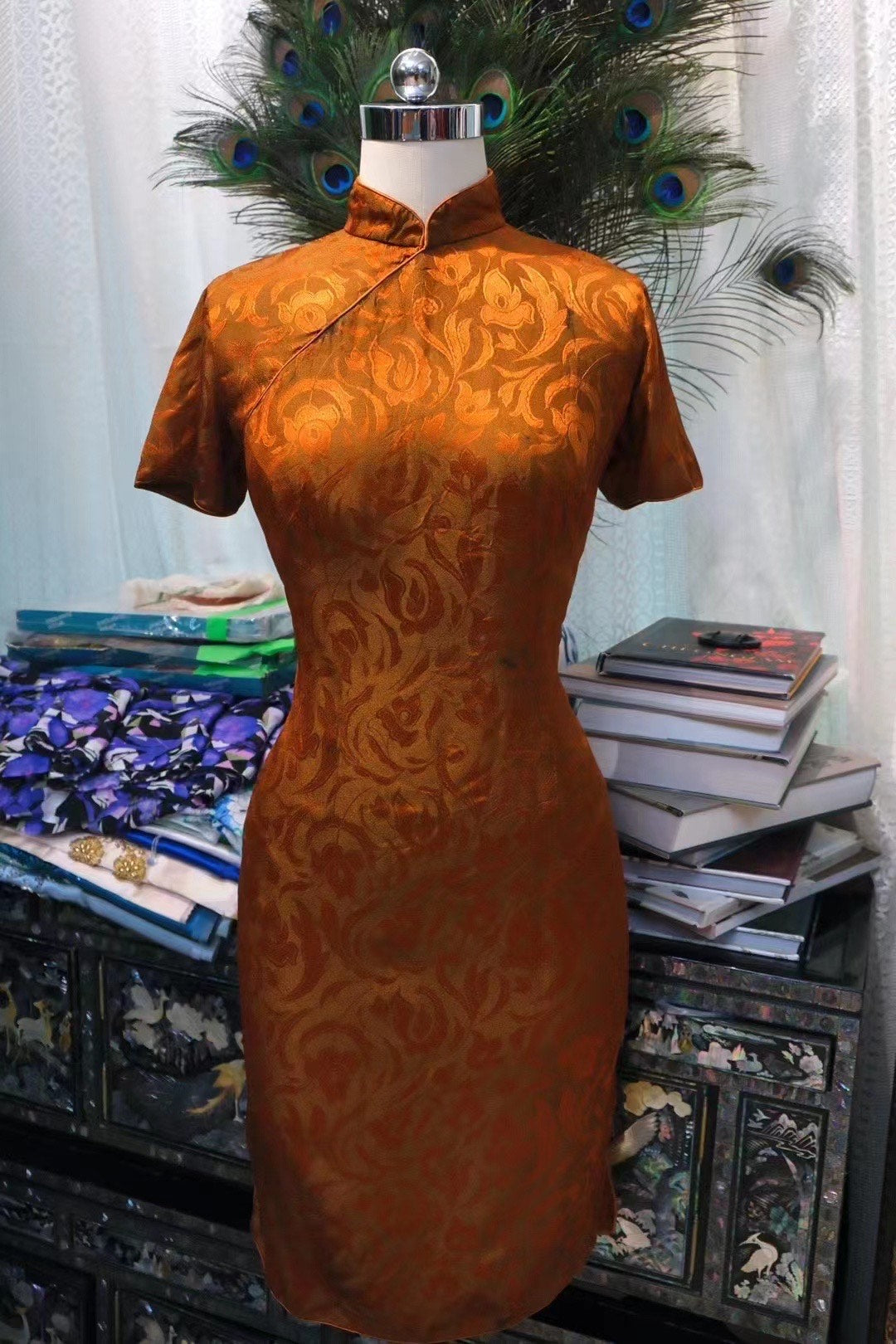 60年代 -【Vintage 古董再生·橘棕织锦】蝴蝶梦境手绘摩登趣味旗袍 | 1960s - 【Vintage Antique Renewal · Russet Brocade】Butterfly Dream Hand-Painted Modern Qipao