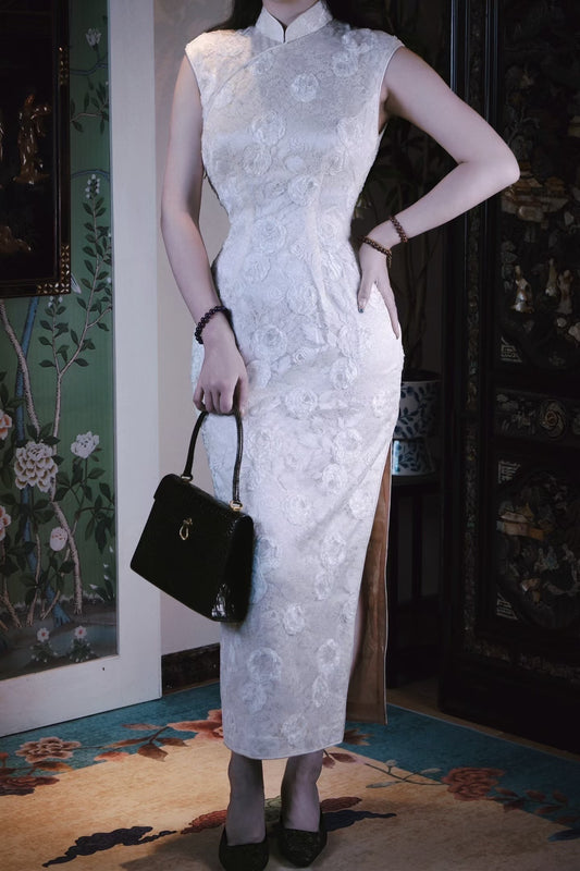 60年代 - 静谧的叙事：六件套珍藏之Vintage 60年代欧洲手工象牙白蕾丝古董旗袍 / 1960s - A Quiet Narrative: The Six-Piece Collection Featuring a Vintage 60s European Hand-Lace Ivory Antique Cheongsam