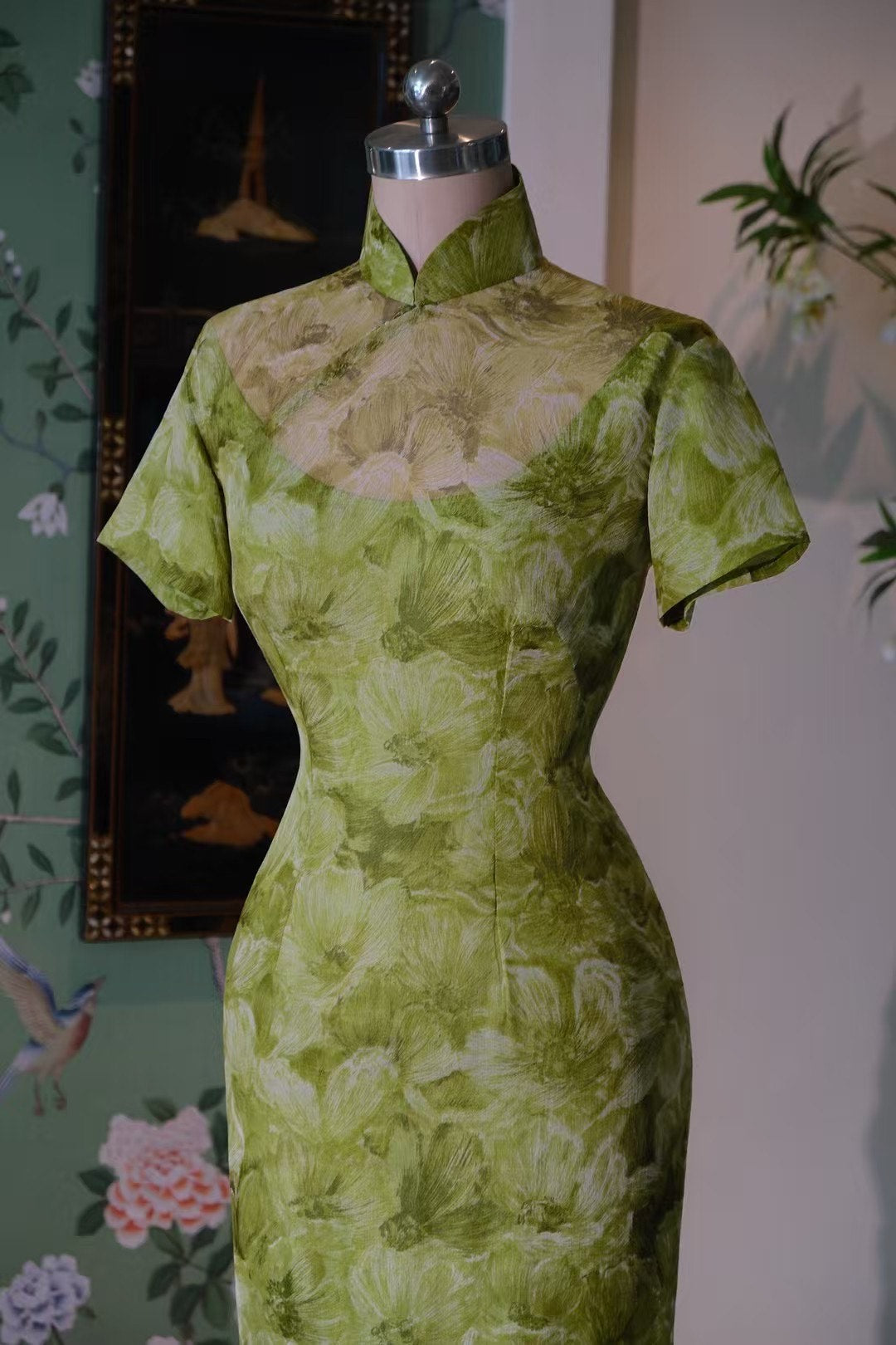 60年代 -【Vintage 1960s 桑蚕丝·梅子青油画】“生机勃勃的清隽” 短袖开胸古董旗袍 | 1960s - 【Vintage 1960s Mulberry Silk · Plum Green Oil Painting】"Vibrant Elegance" Short-Sleeve Open-Chest Antique Qipao