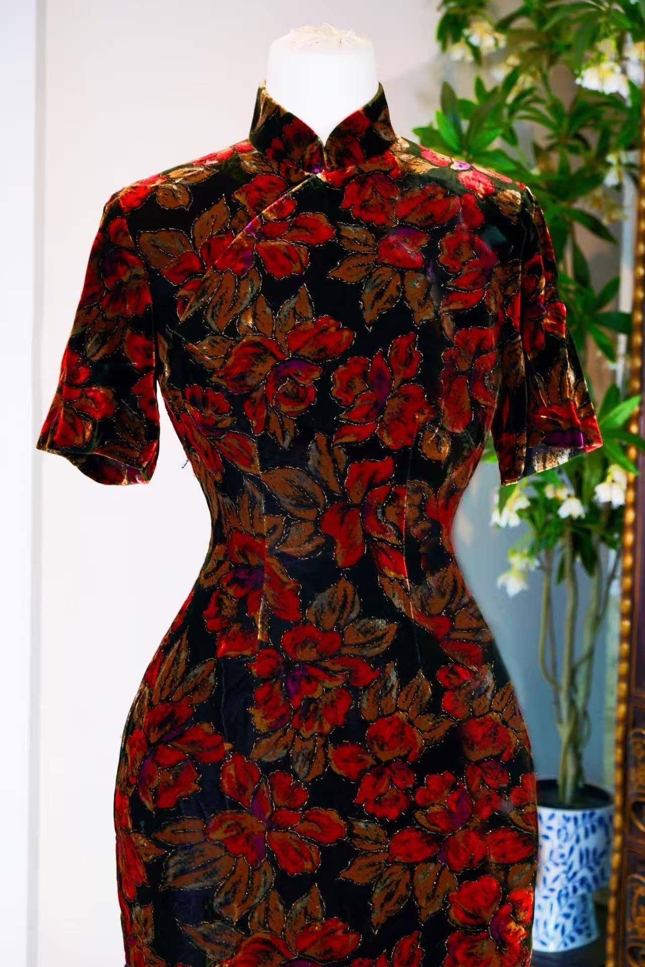 60年代 - 香港产手绘描金油画古董旗袍| 1960s - A Vintage Hong Kong Hand-Painted Gilt-Accented Oil-Paint Cheongsam