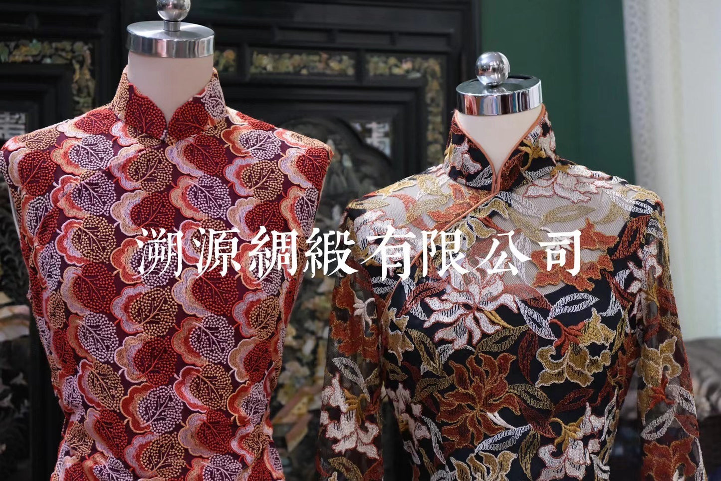 60年代 - 刺繡蕾絲梅花樹葉港工旗袍 (紅底無袖款) | 1960s - Embroidered Lace Plum Blossom and Foliage Hong Kong-Style Qipao (Red Base Sleeveless)