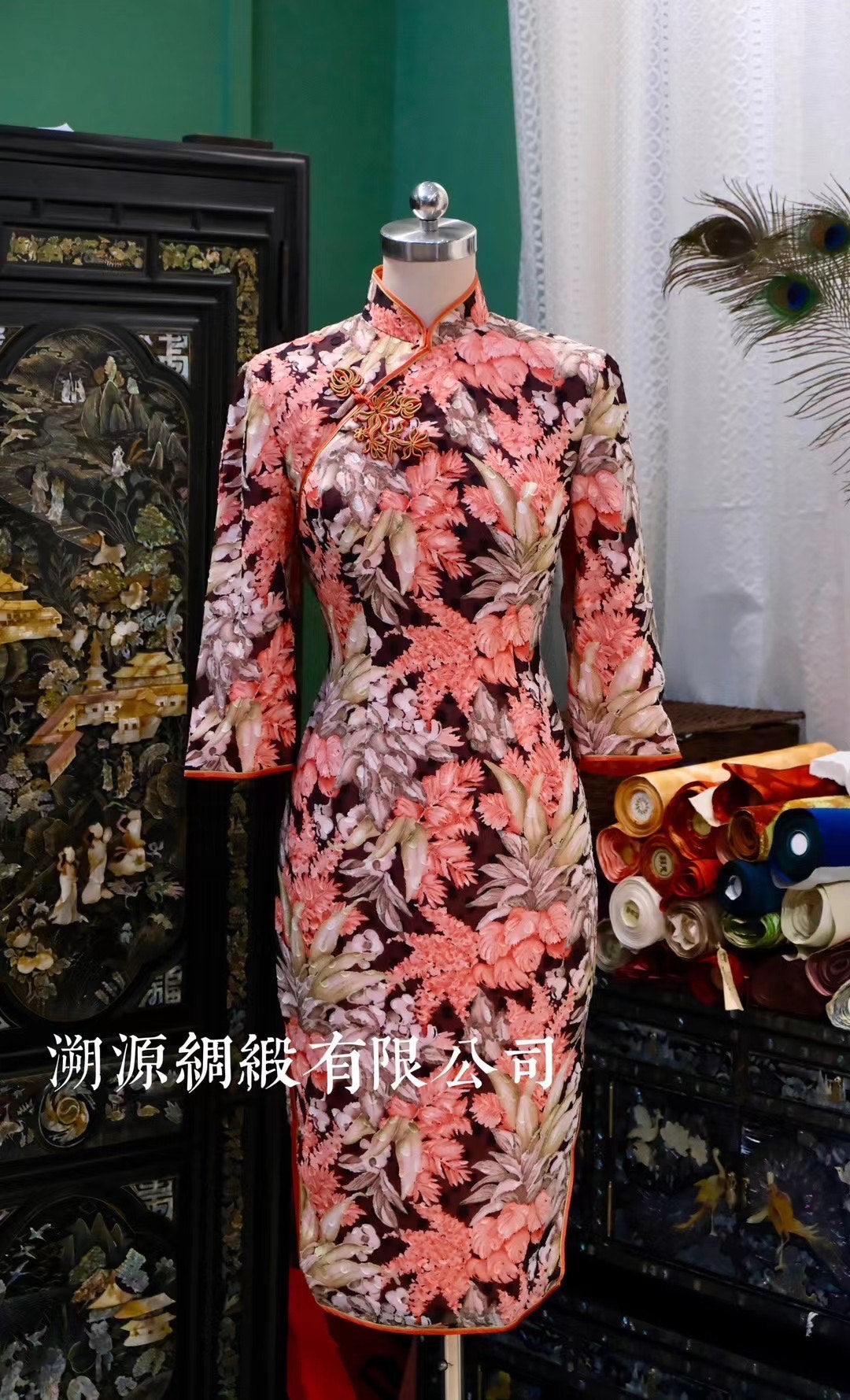 60年代 - 珊瑚夢華：暗底花葉紋七分袖優雅旗袍 | 1960s - The Coral Dream: Dark Ground Floral Leaf Three-Quarter Sleeve Qipao