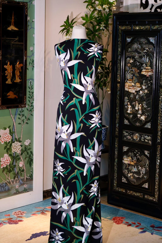 布料名 - 暗夜仙客 / Fabric Name - Midnight Sanctuary