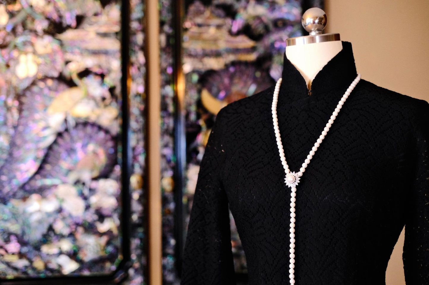 60年代 - 暗夜蕾丝：法国刺绣里的六十年代优雅_HY | 1960s - Midnight Lace: 1960s Elegance Rendered in French Embroidery_HY