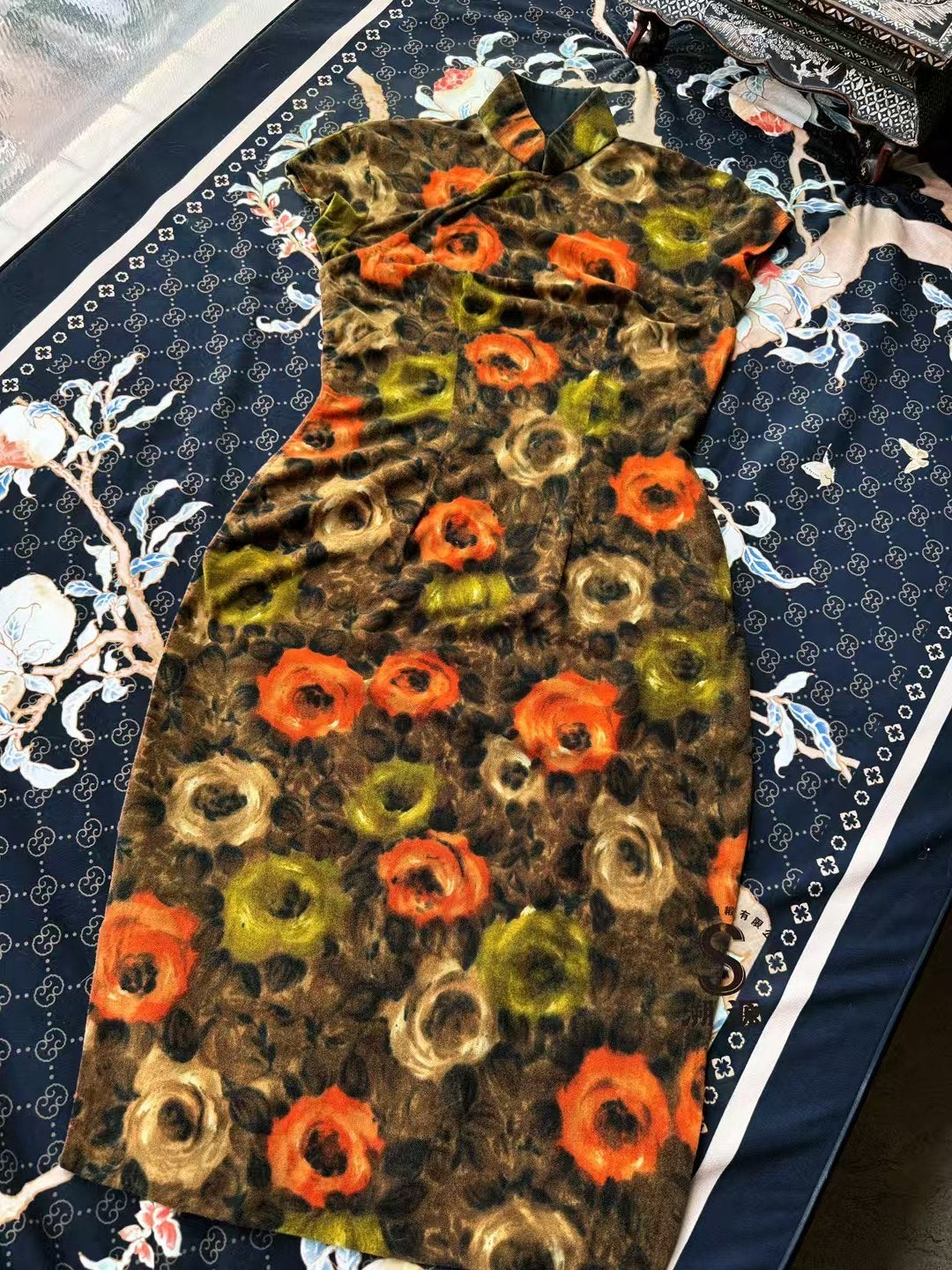 50年代 - ‘秋日鎏金’·复古风橙棕色系油画感印花丝绒短袖旗袍 / 1950s - ‘Gilded Autumn’·Retro Oil-Painting Floral Print Velvet Cap-Sleeve Cheongsam/Qipao