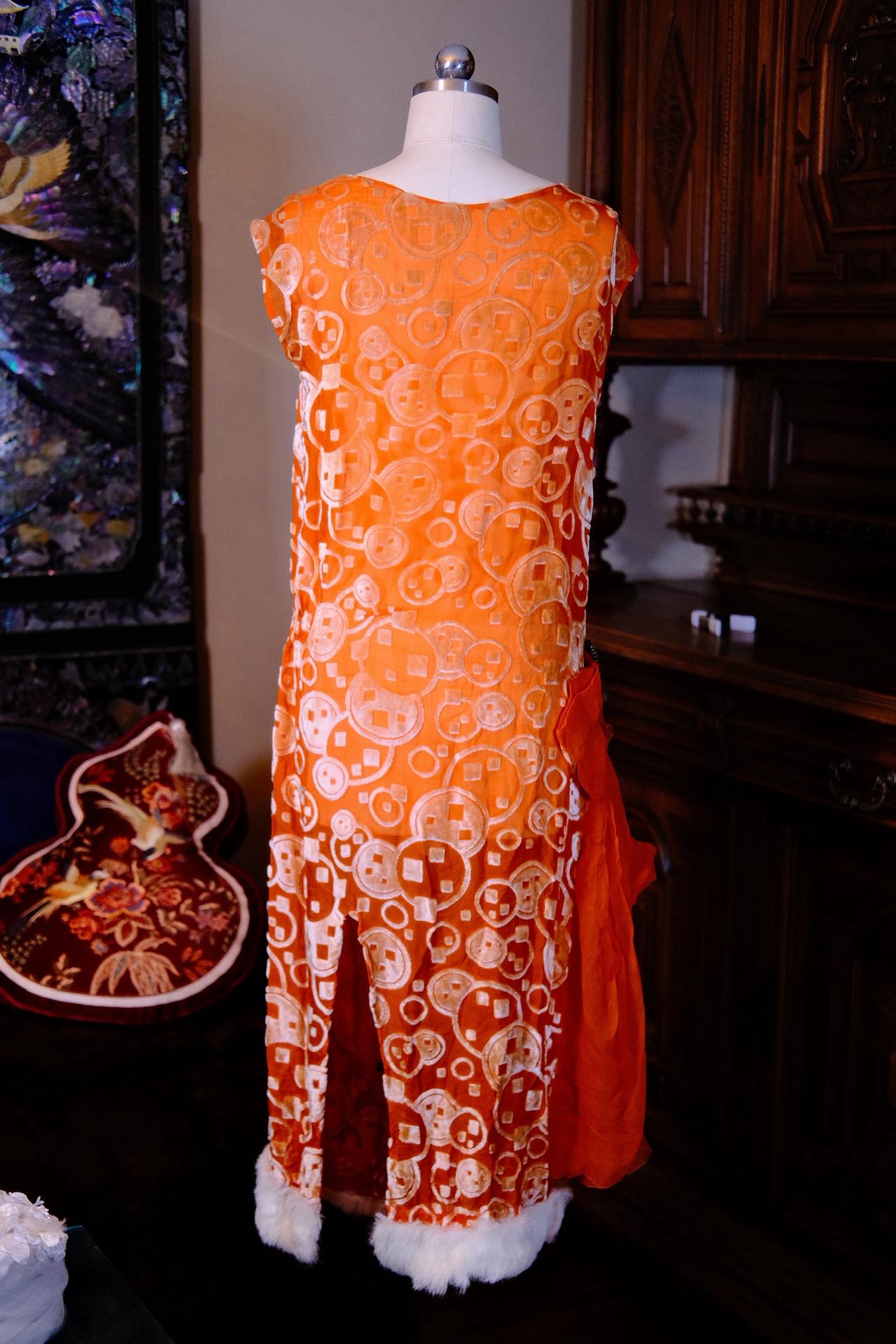 鎏金岁月：民国廿年真丝烧花丝绒Art Deco兔毛裙考 | Gilded Years: A Study of a Republic of China Year 20 (1930s) Silk Devoré Velvet Art Deco Dress with Rabbit Fur
