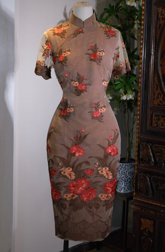 霓裳旧梦：钟情绸缎庄的南洋绮语与西式绣工 | Sartorial Nostalgia: The Nanyang Reverie and Western Embroidery of Chung Ching Mercery