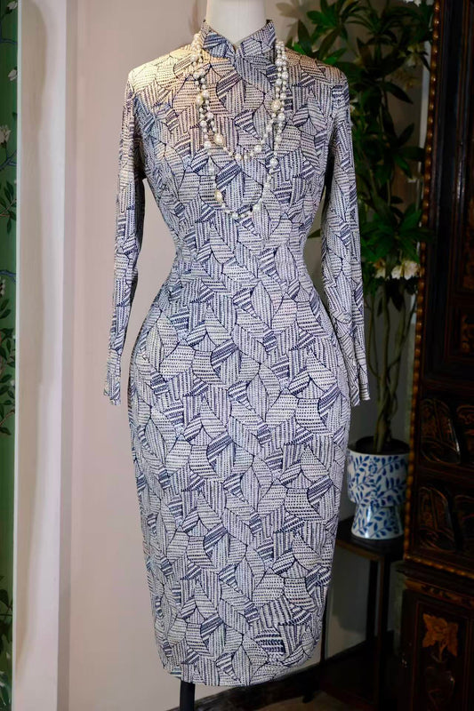 蓝白几何纹上世纪六十年代台湾产古董旗袍 | Abstract Philosophy in Blue and White: A Rare 1960s Modernist Qipao from Taiwan