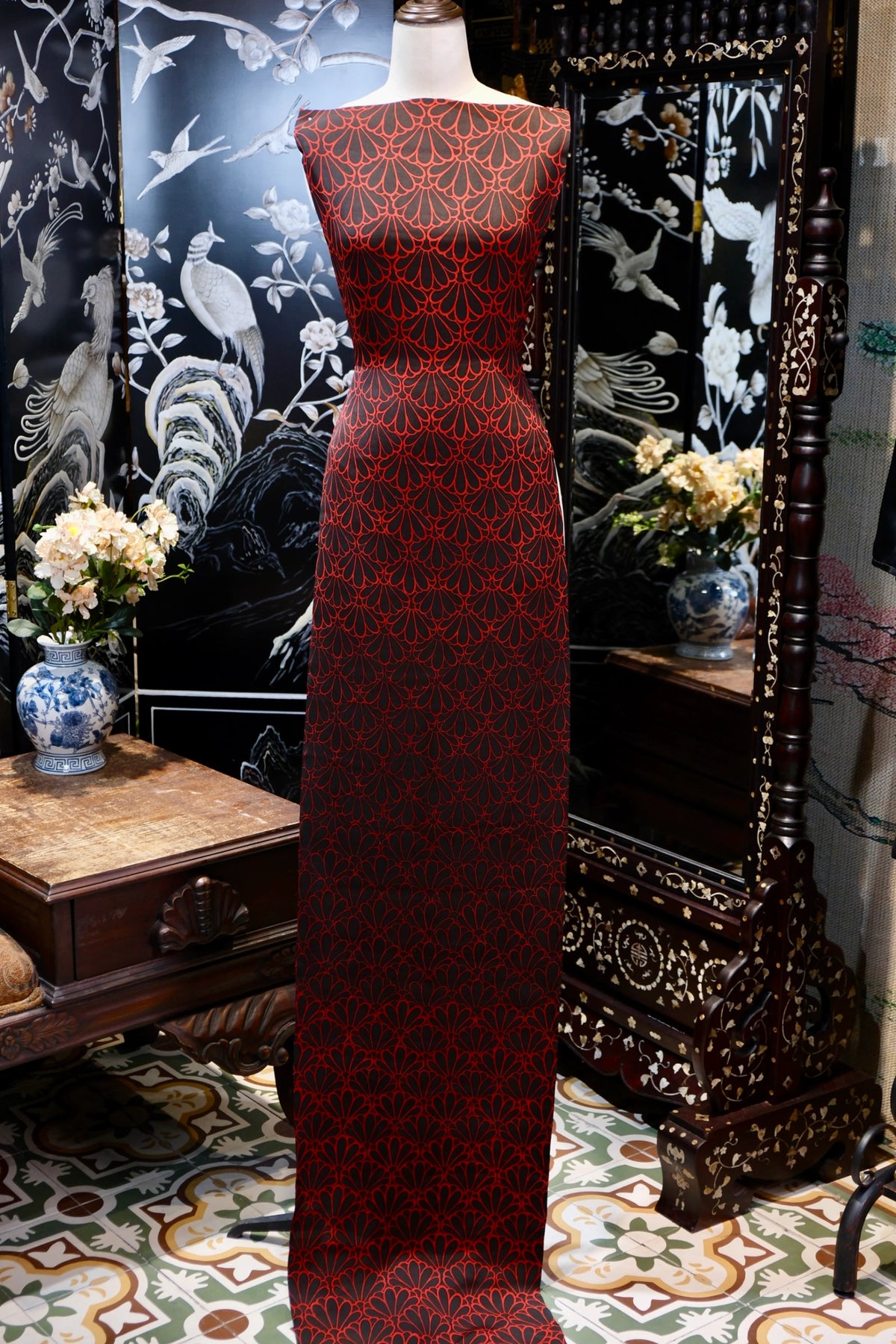 黑朱扇映 · 扇饰半菊真丝面料 | Crimson Fan Scale - Red Chrysanthemum Fan Silk Fabric