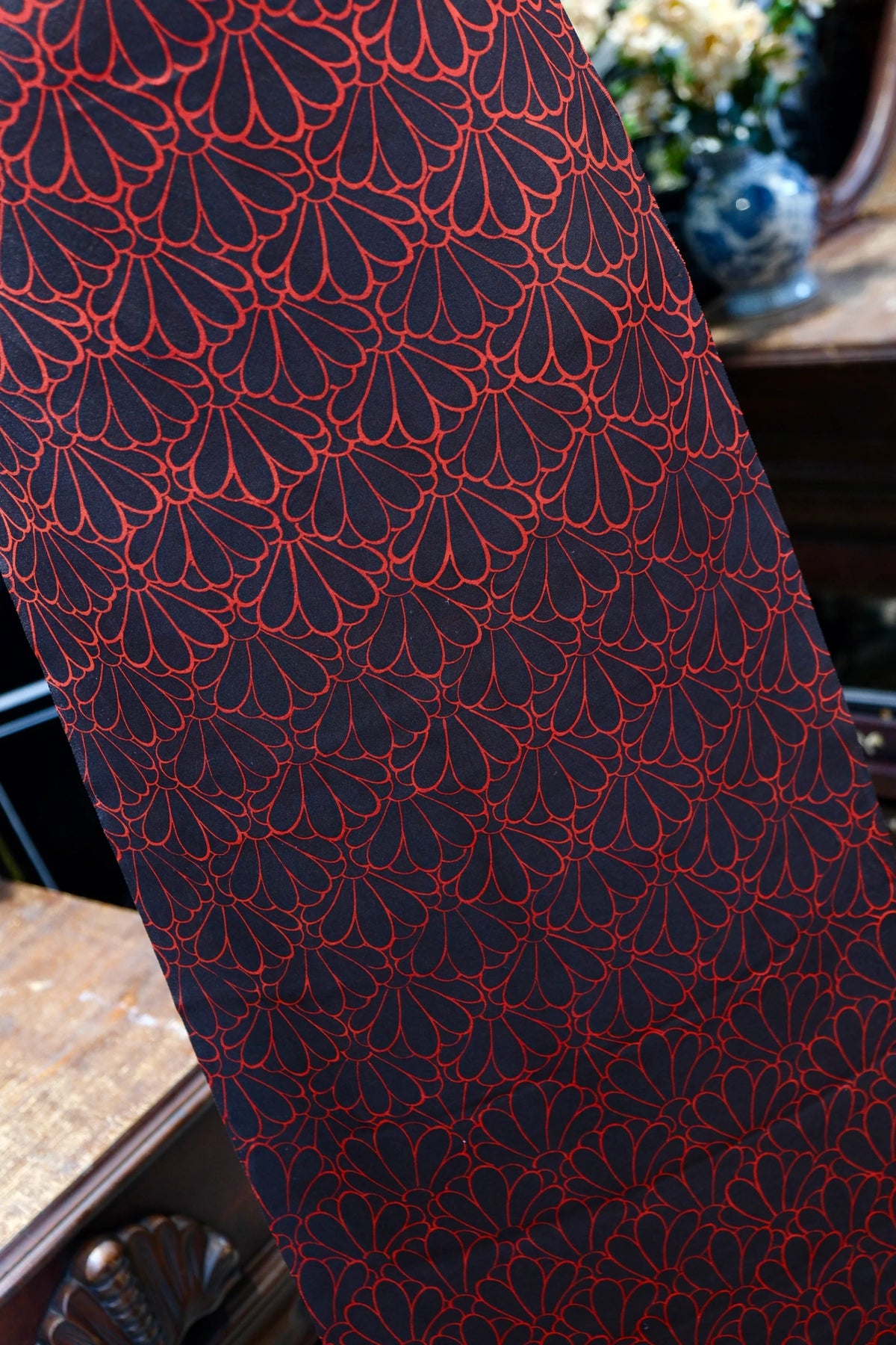 黑朱扇映 · 扇饰半菊真丝面料 | Crimson Fan Scale - Red Chrysanthemum Fan Silk Fabric
