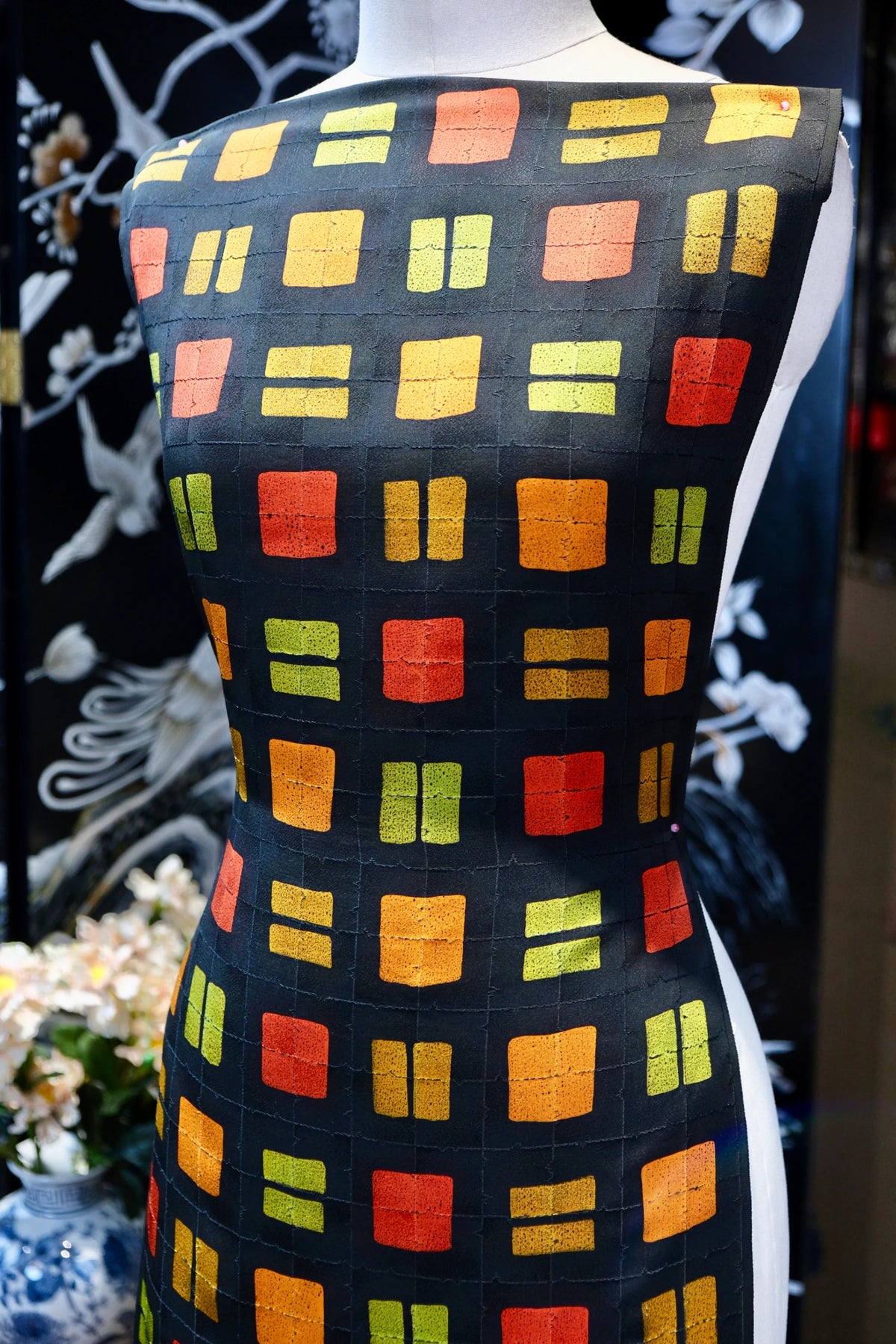 黑金方格 · 彩块棋盘真丝面料 | Mosaic Square - Geometric Checkerboard Silk Fabric